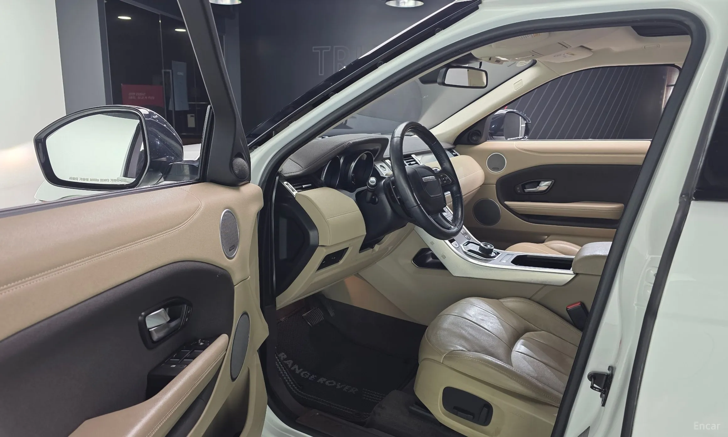 Land Rover Range Rover Evoque превью 10