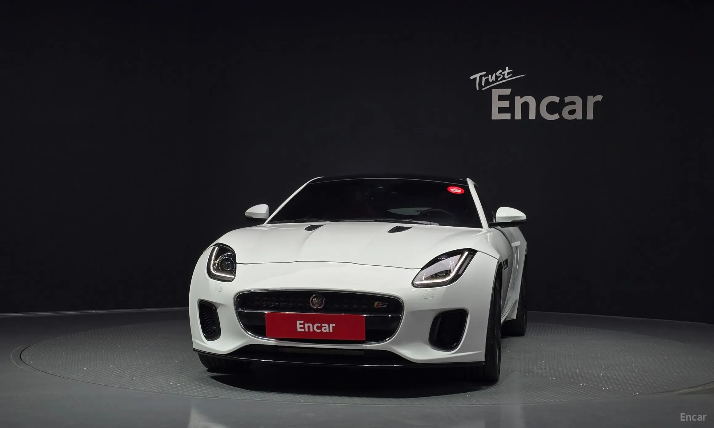 Jaguar F-TYPE превью 3