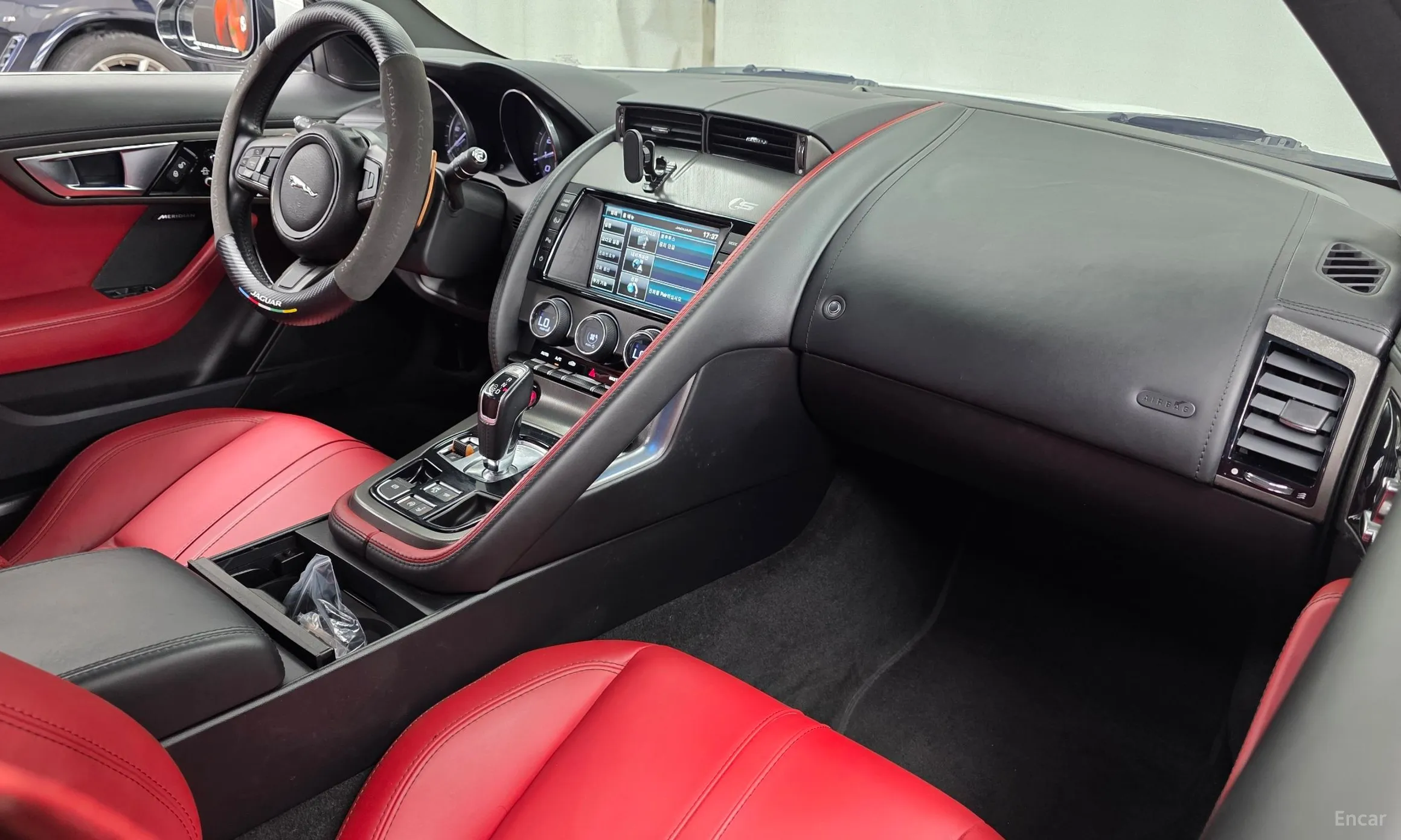 Jaguar F-TYPE превью 7