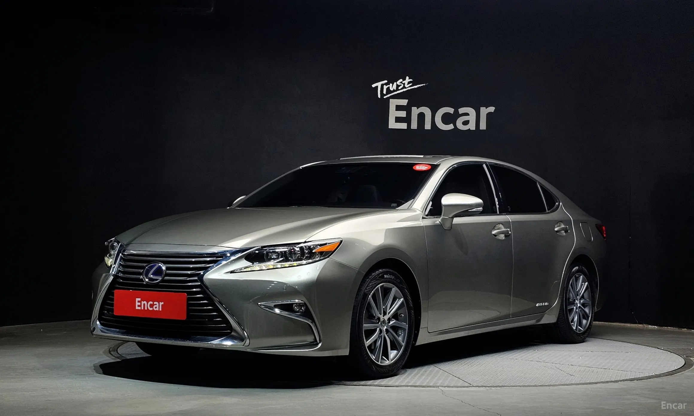 Lexus New ES300h