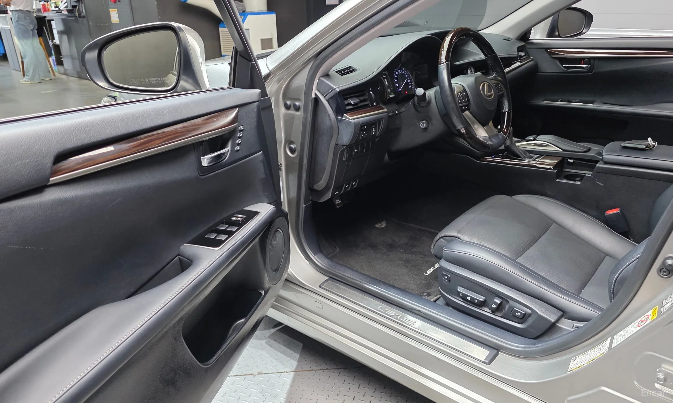 Lexus New ES300h превью 10