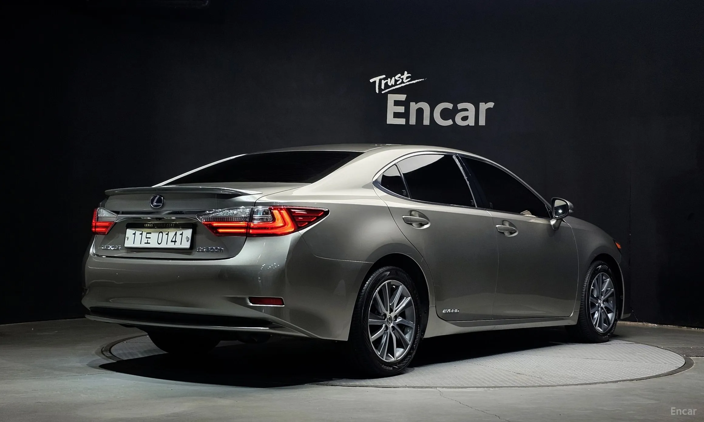 Lexus New ES300h