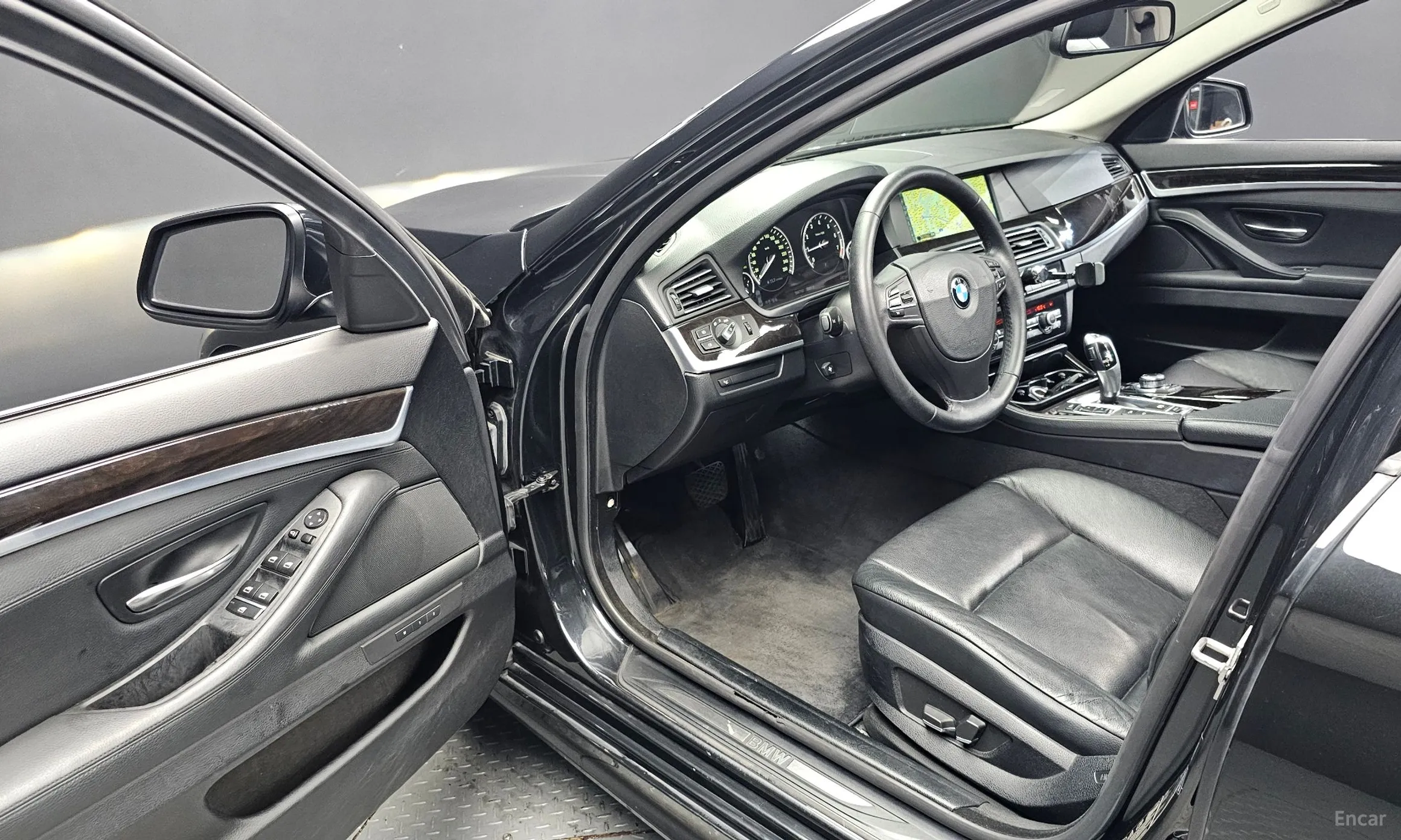 BMW 5 Series (F10) превью 10