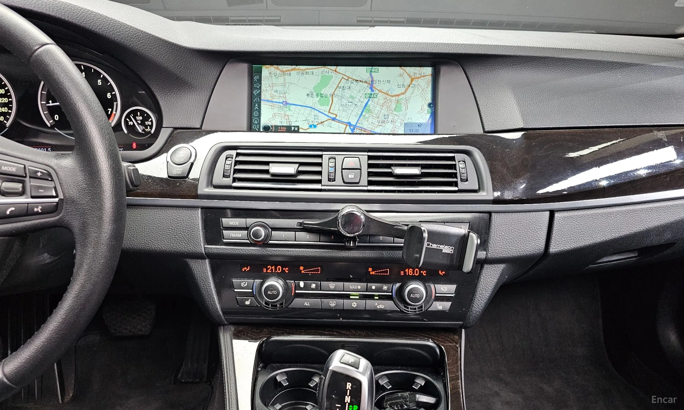 BMW 5 Series (F10) превью 13
