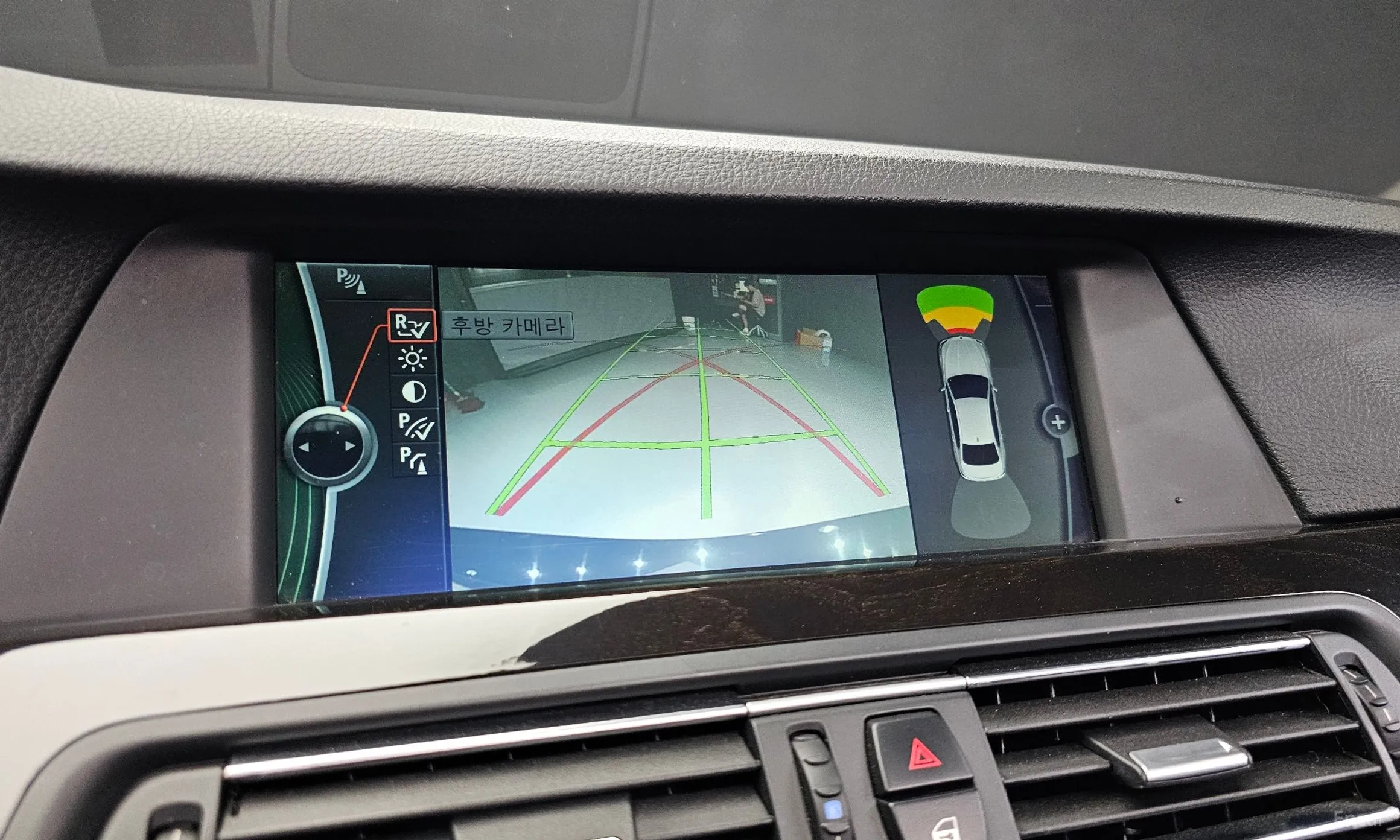 BMW 5 Series (F10) превью 14