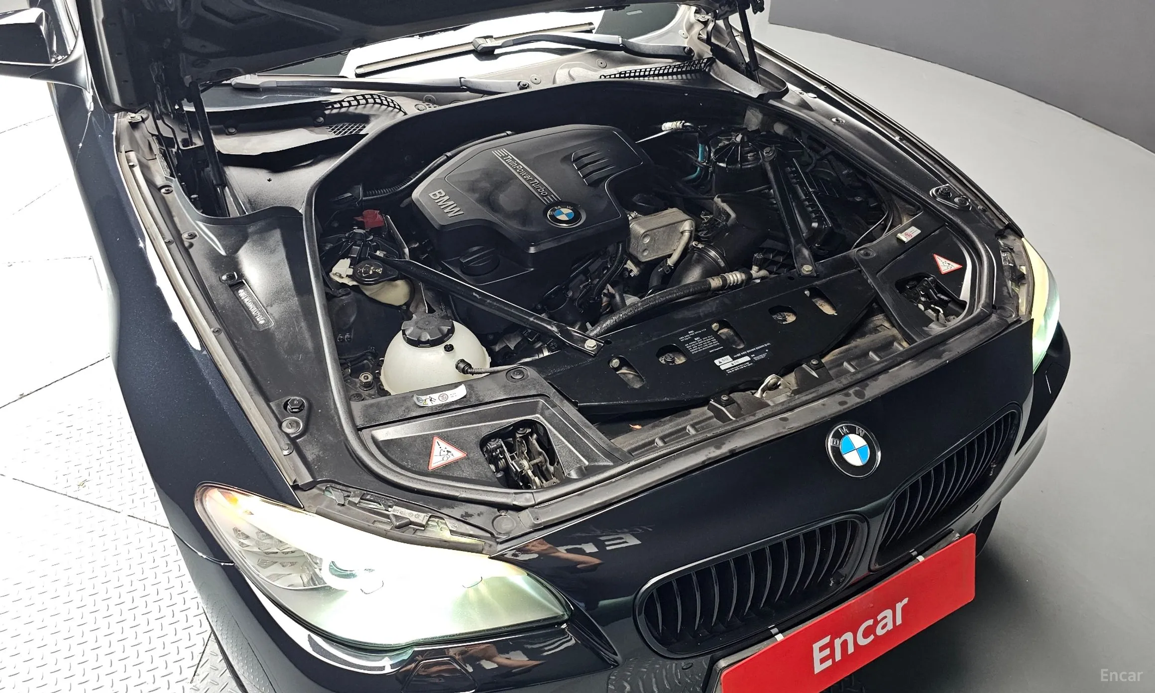 BMW 5 Series (F10) превью 6