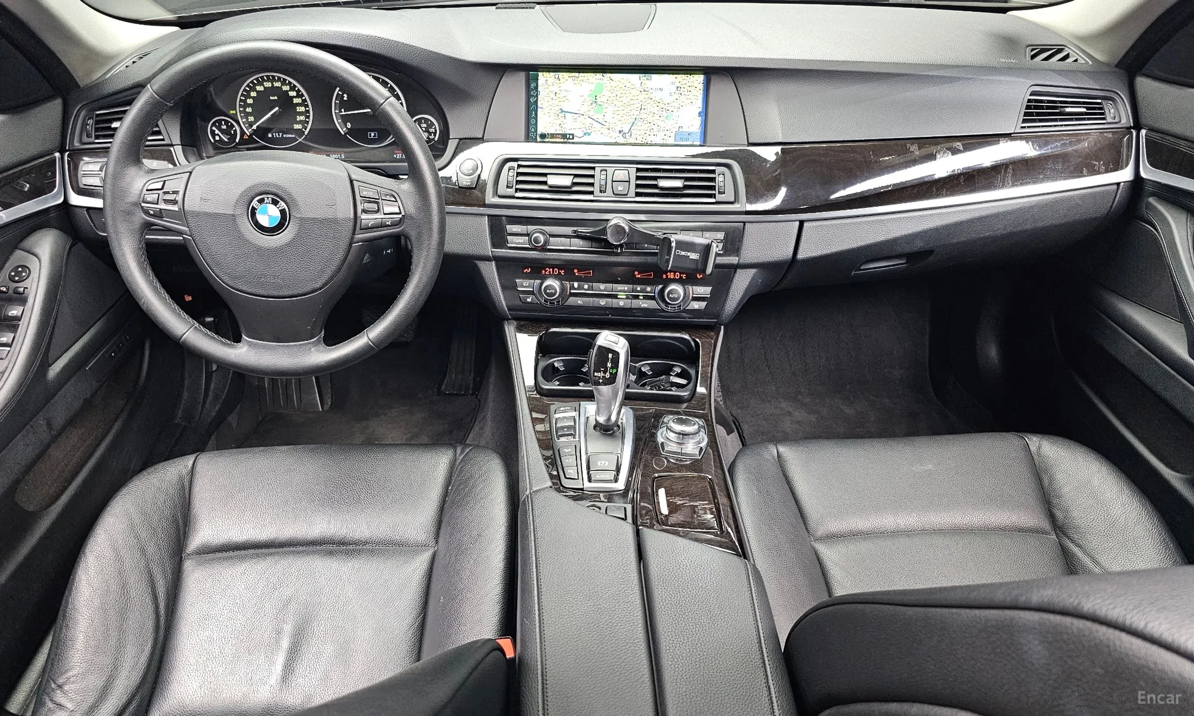 BMW 5 Series (F10) превью 7