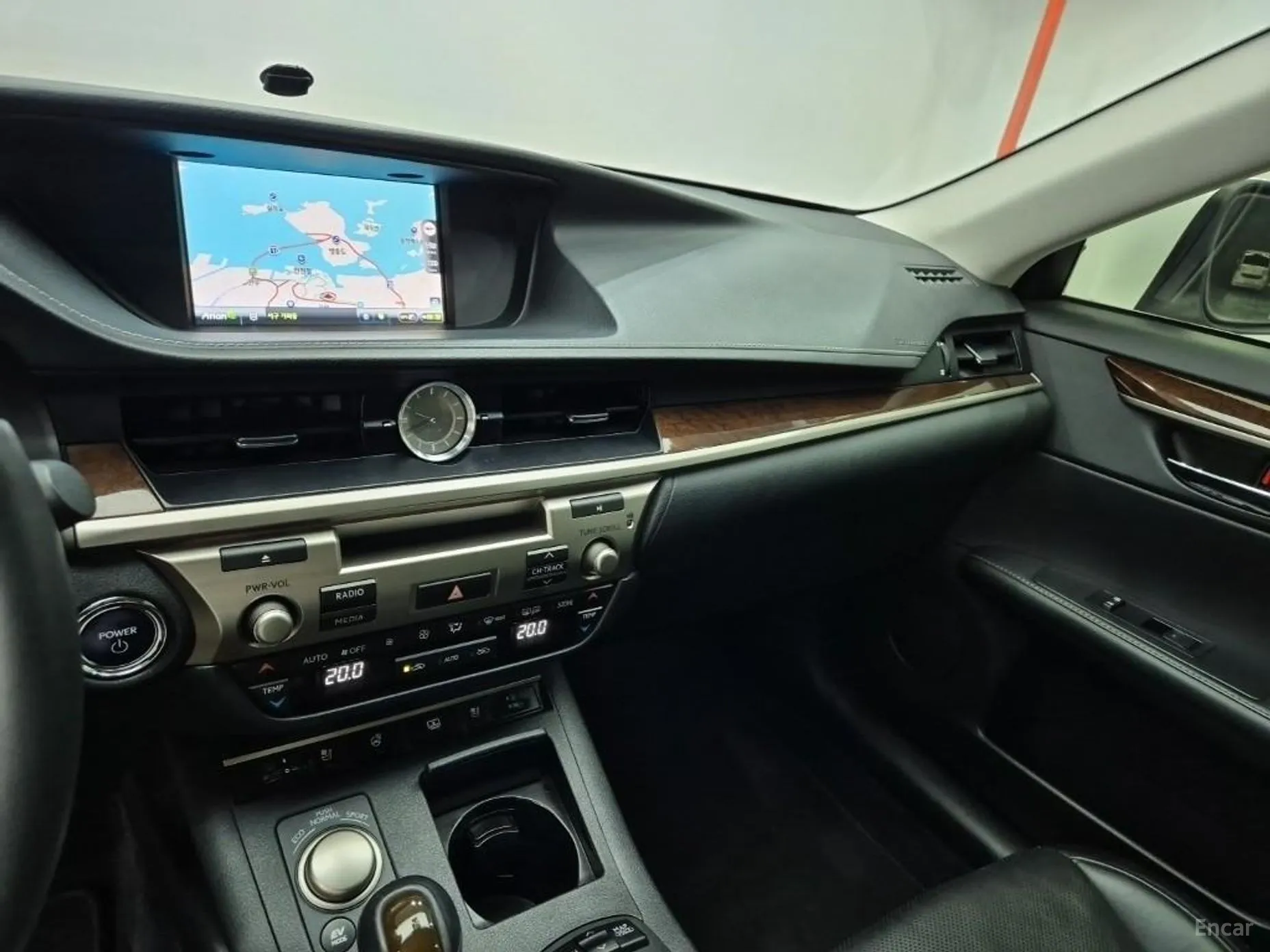 Lexus New ES300h превью 10