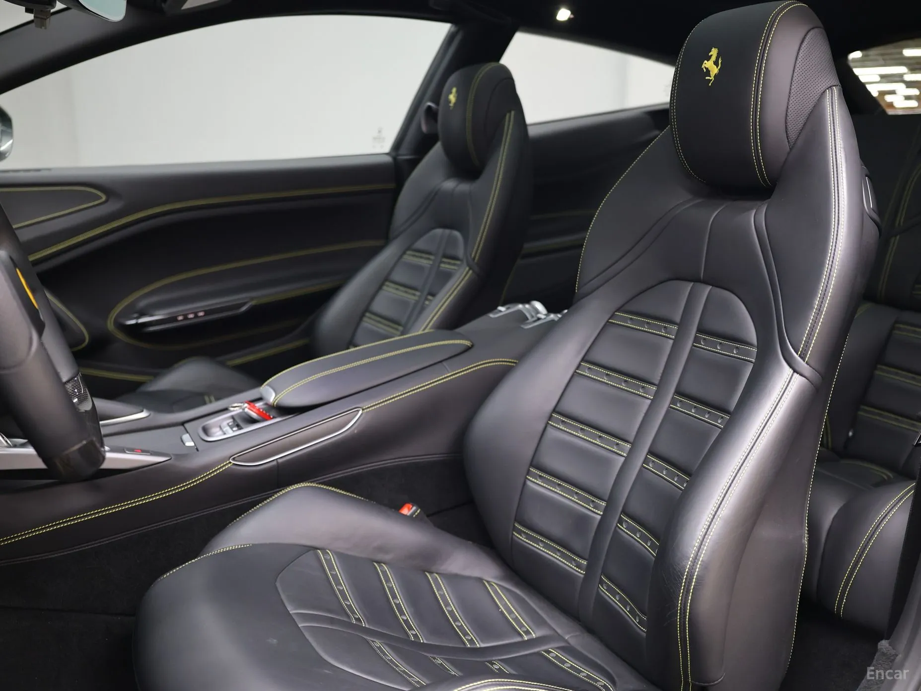 Ferrari GTC4 Rousseau превью 10