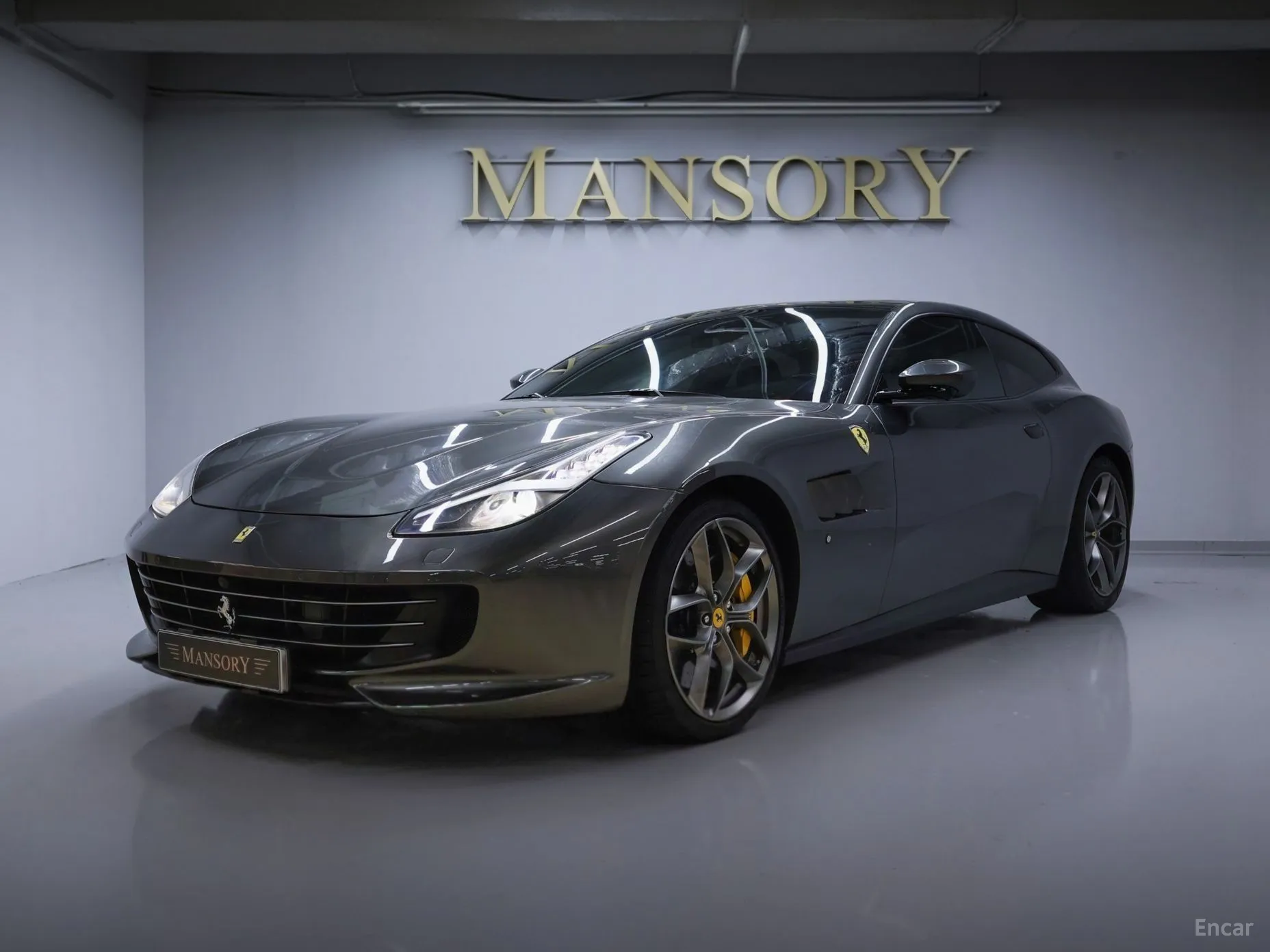 Ferrari GTC4 Rousseau