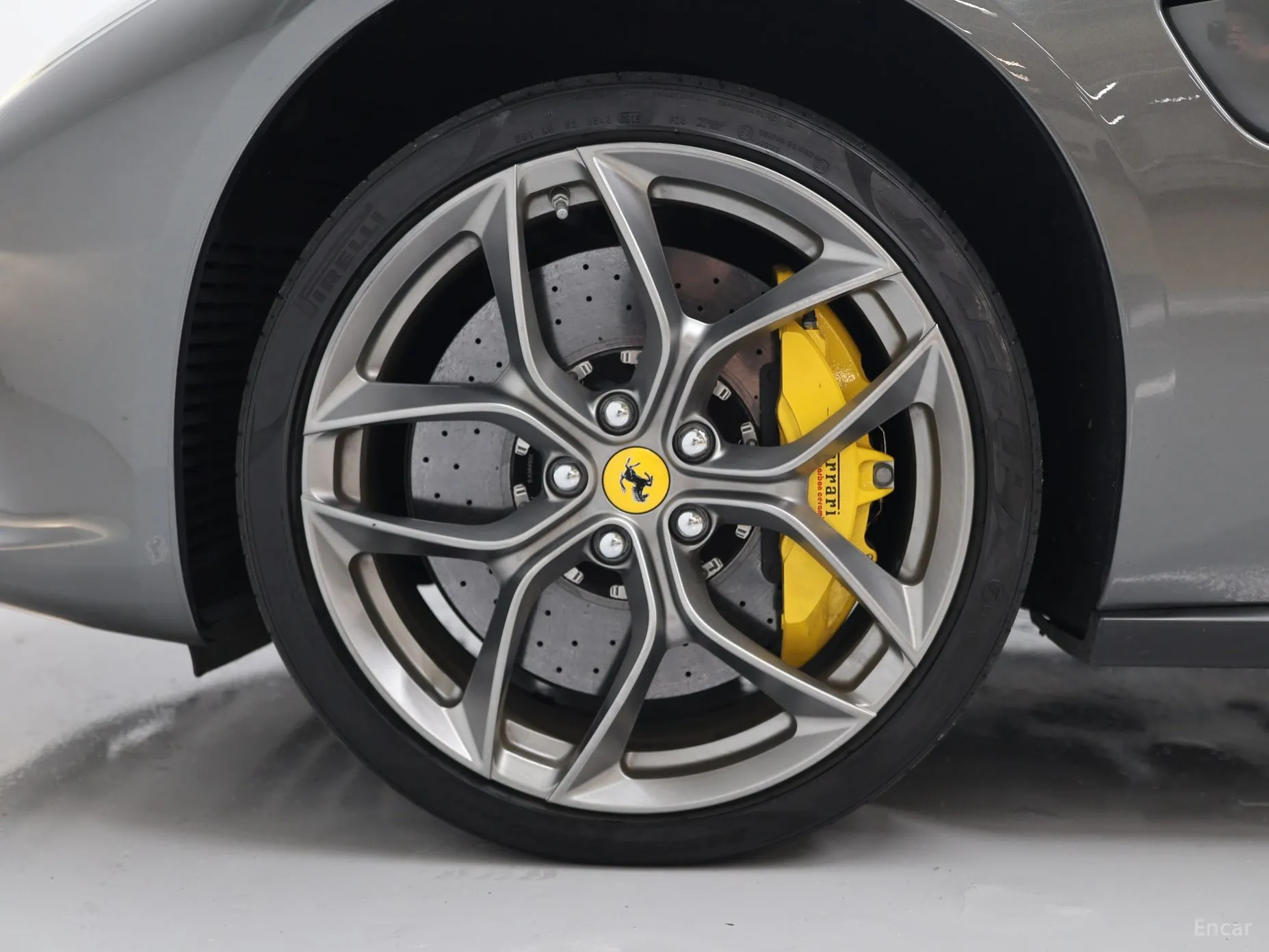 Ferrari GTC4 Rousseau превью 7