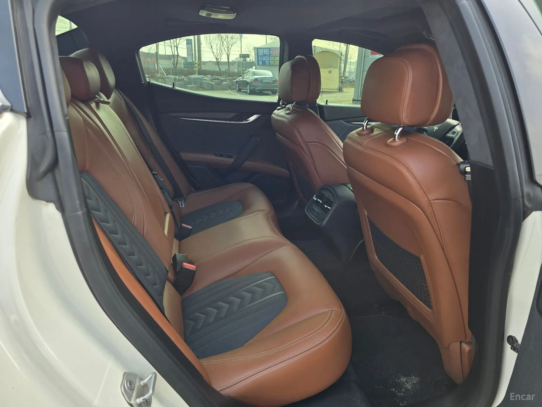 Maserati Ghibli превью 11