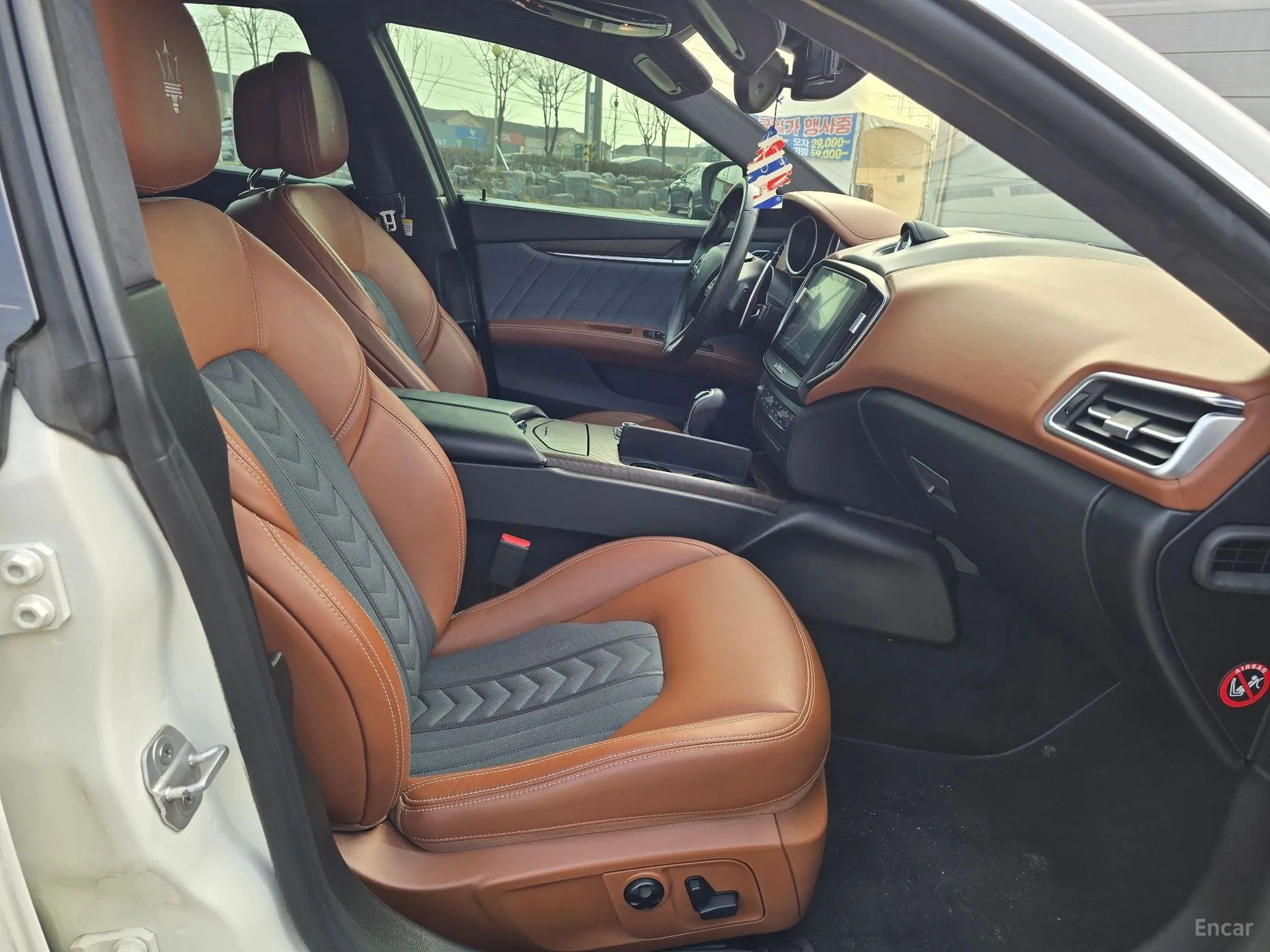 Maserati Ghibli превью 14
