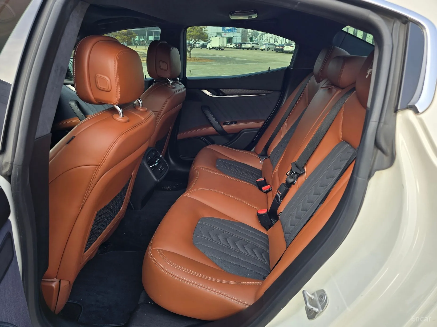 Maserati Ghibli превью 9