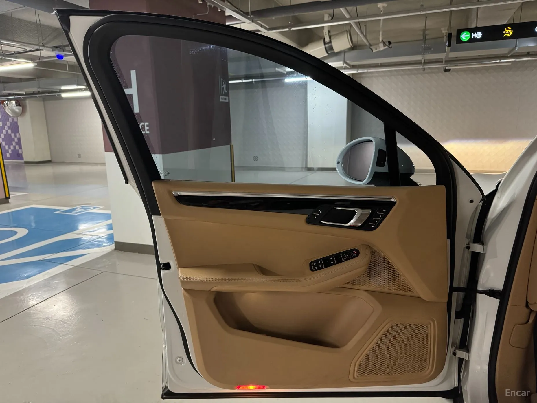 Porsche Macan превью 14