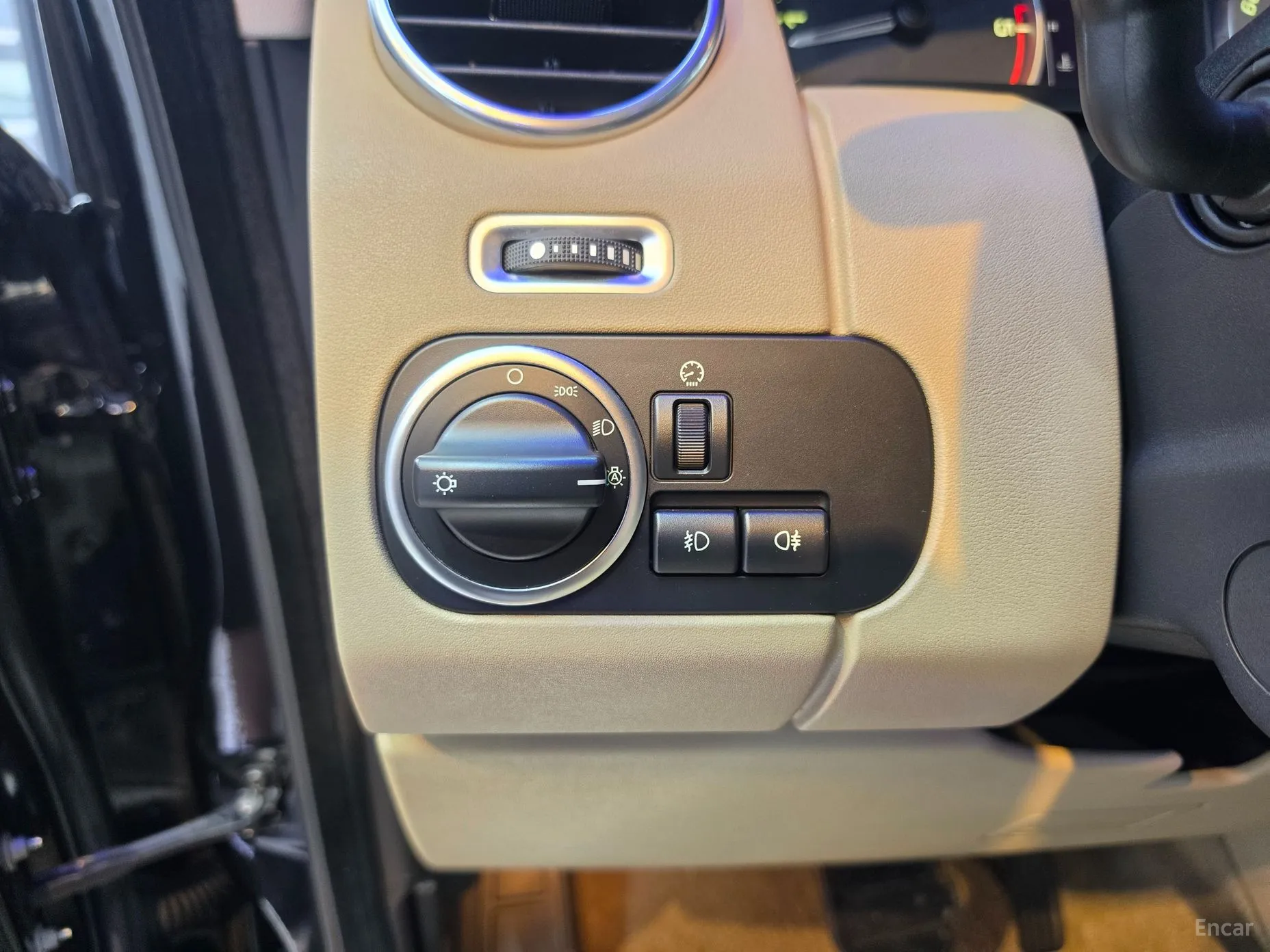 Land Rover Discovery 4 превью 13