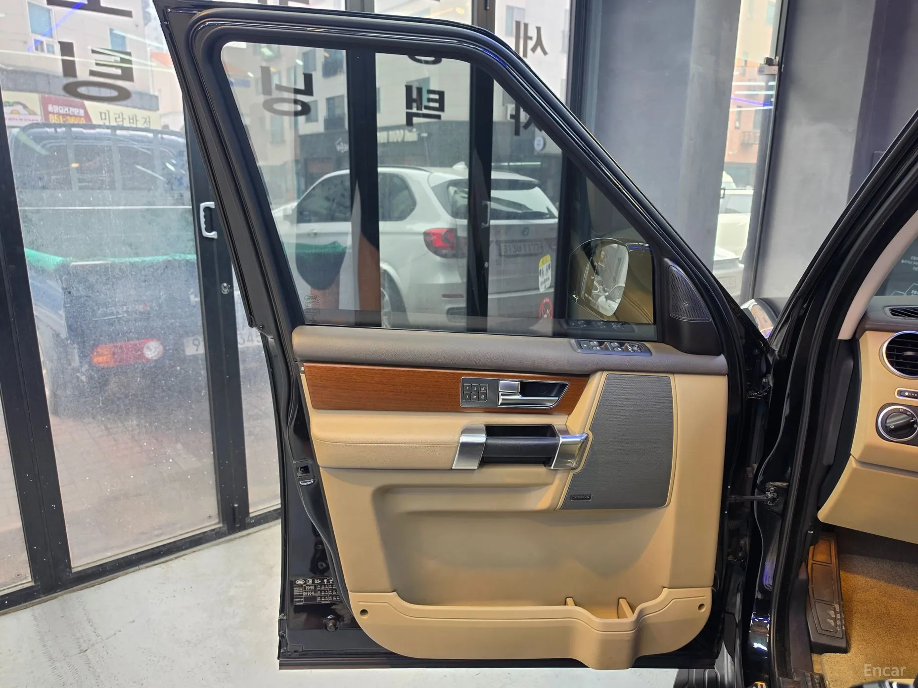 Land Rover Discovery 4 превью 14