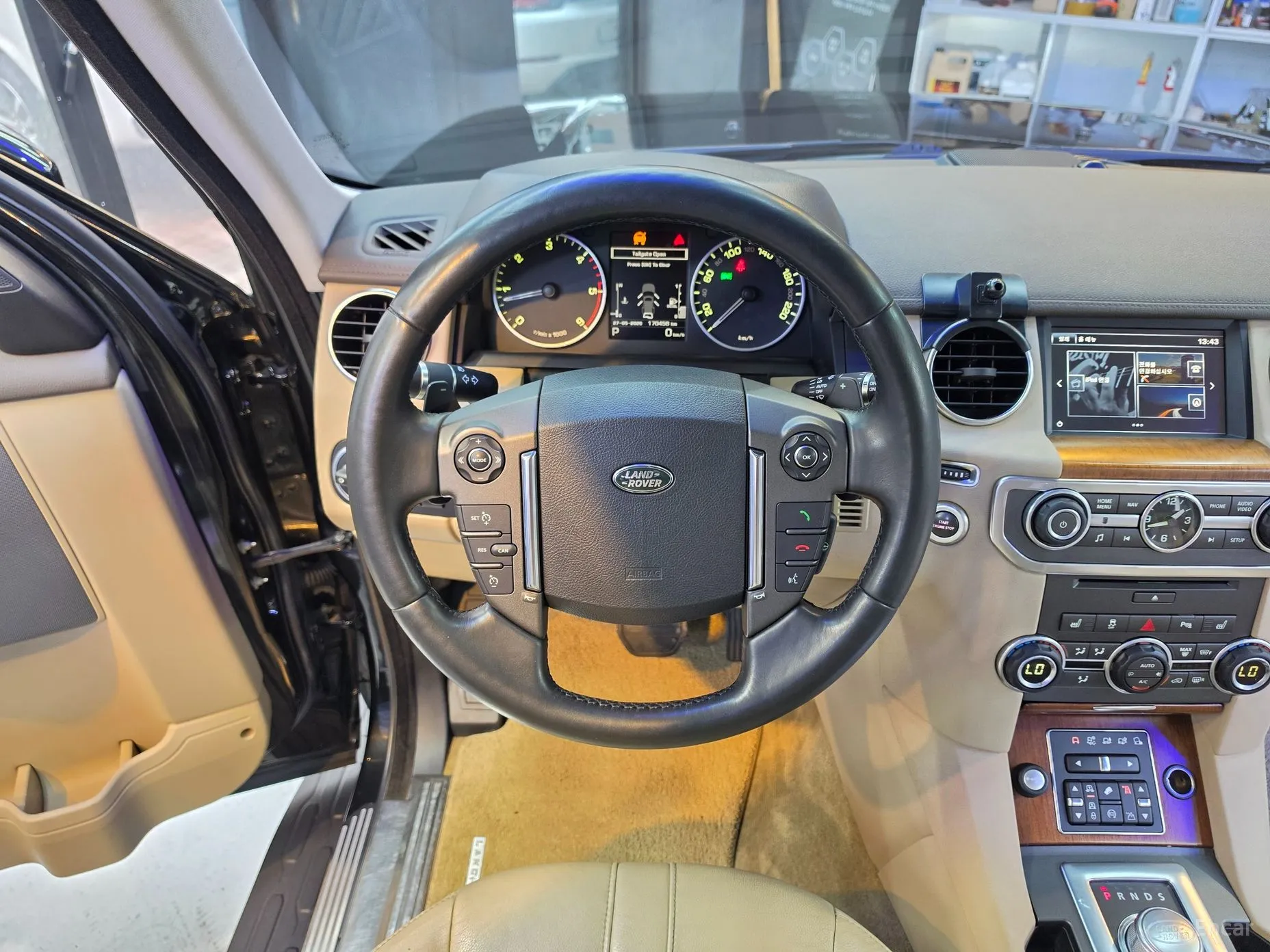 Land Rover Discovery 4 превью 9