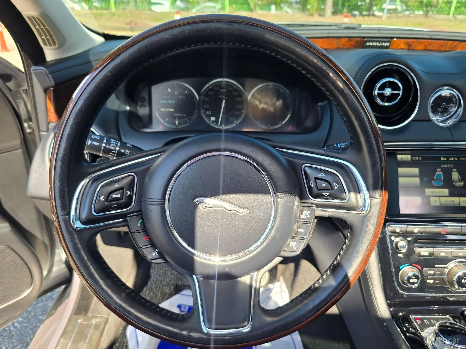 Jaguar All New XJ превью 11