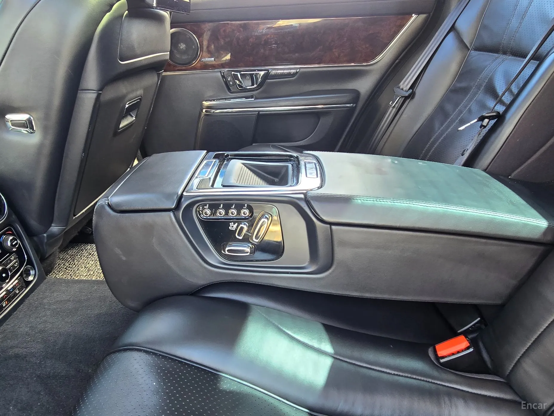 Jaguar All New XJ превью 17