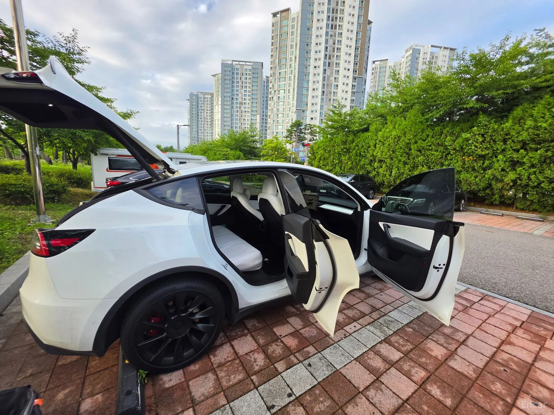 Tesla Model Y превью 20
