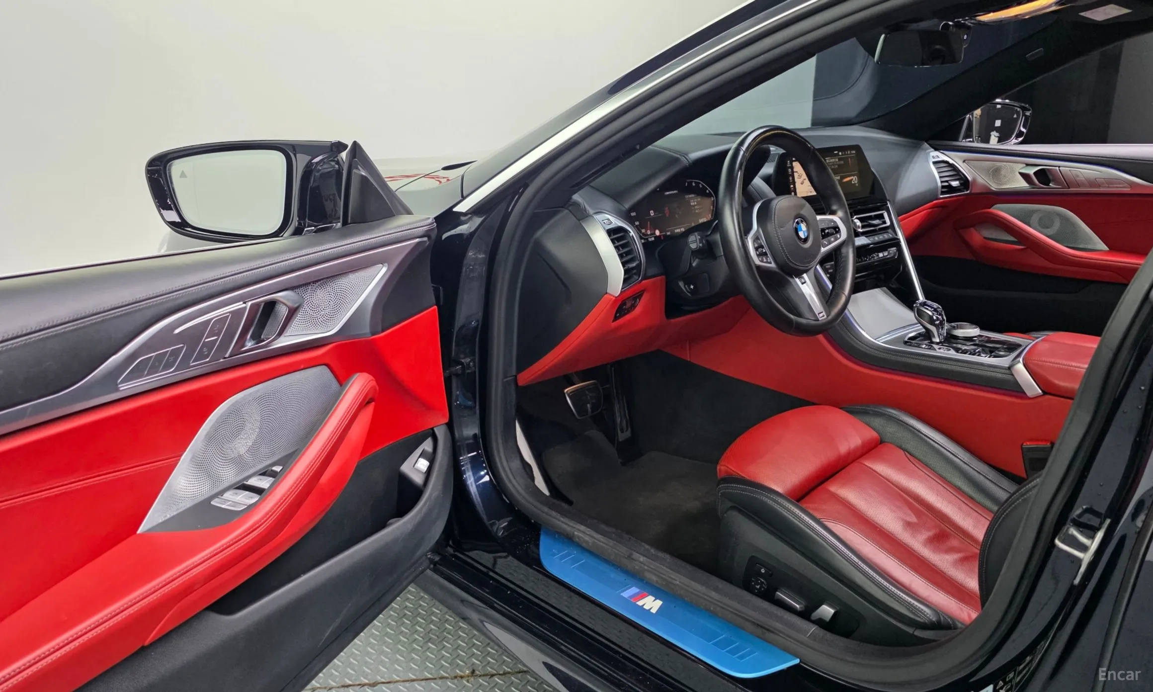 BMW 8-series (G15) превью 10