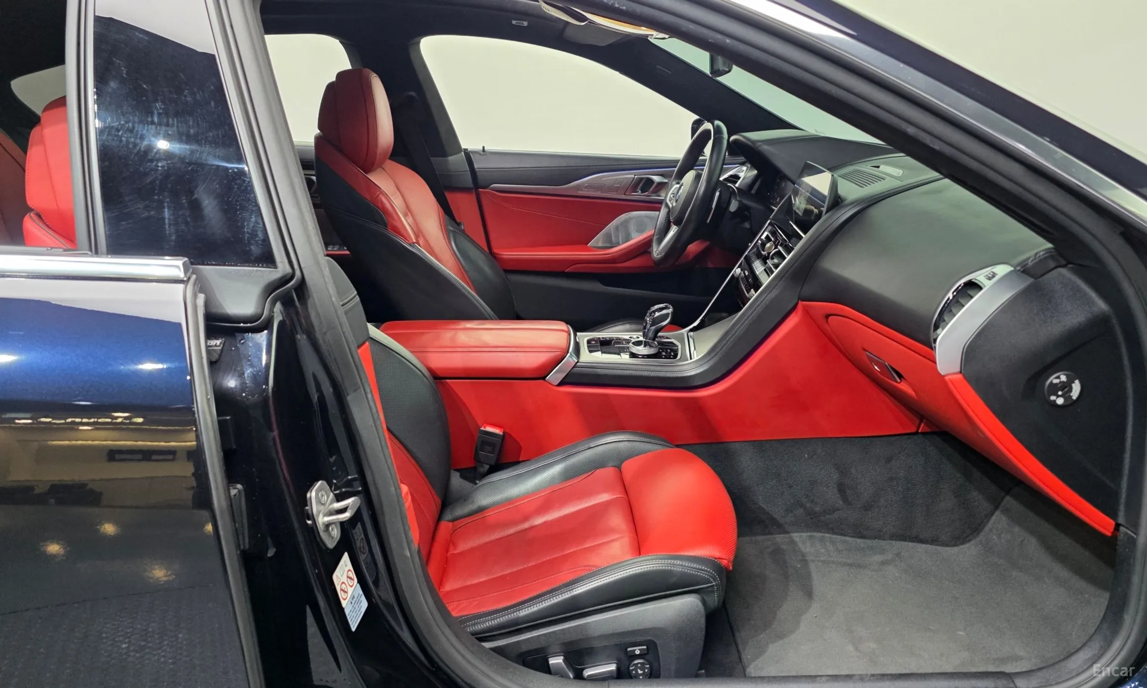 BMW 8-series (G15) превью 11