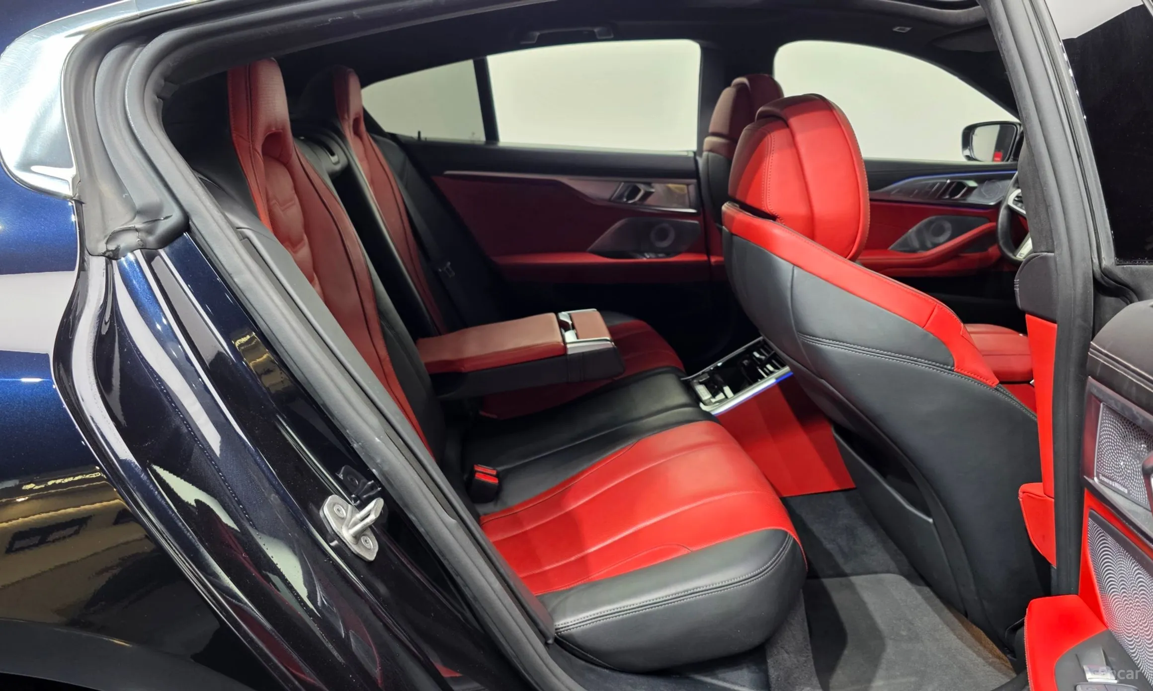 BMW 8-series (G15) превью 12