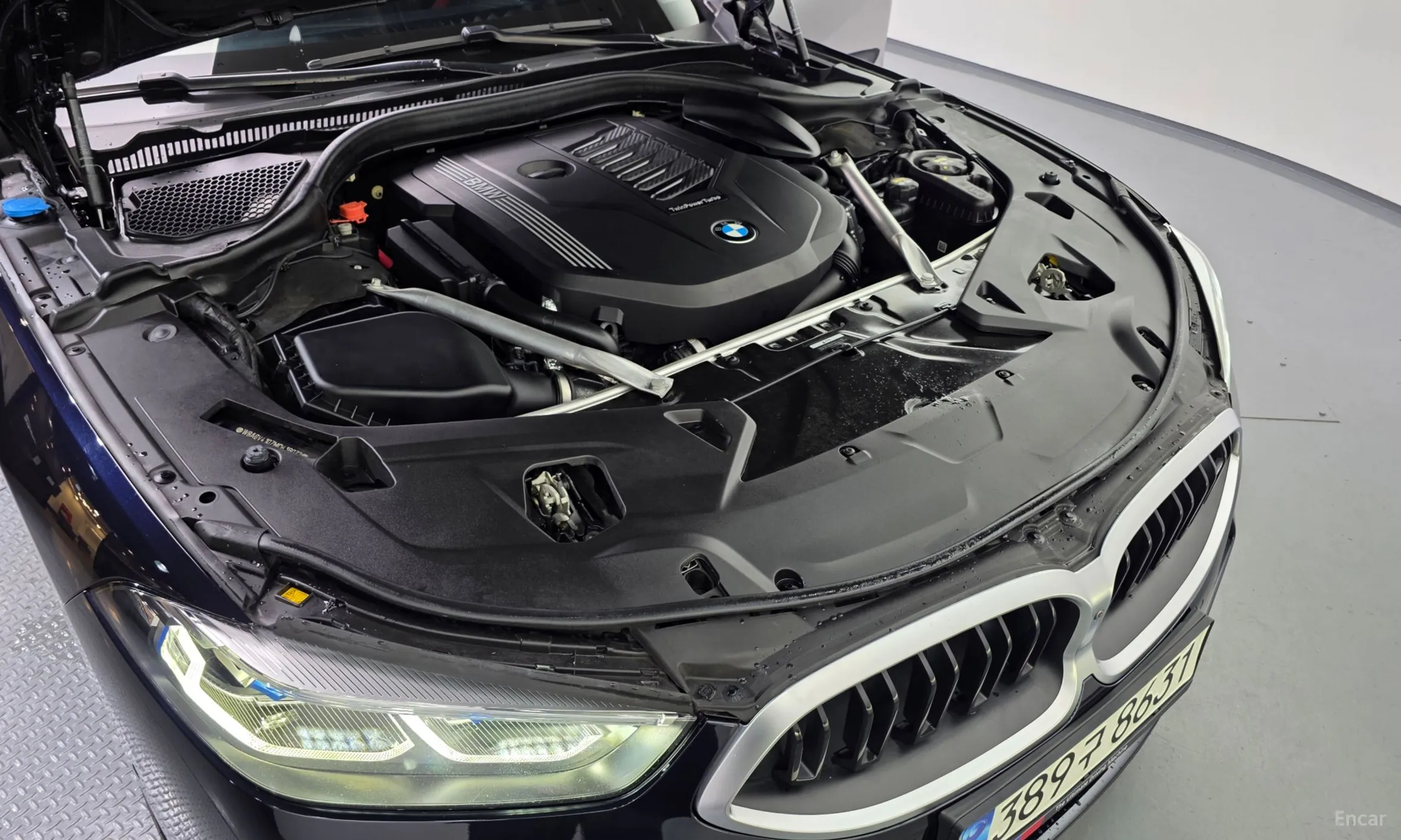 BMW 8-series (G15) превью 6
