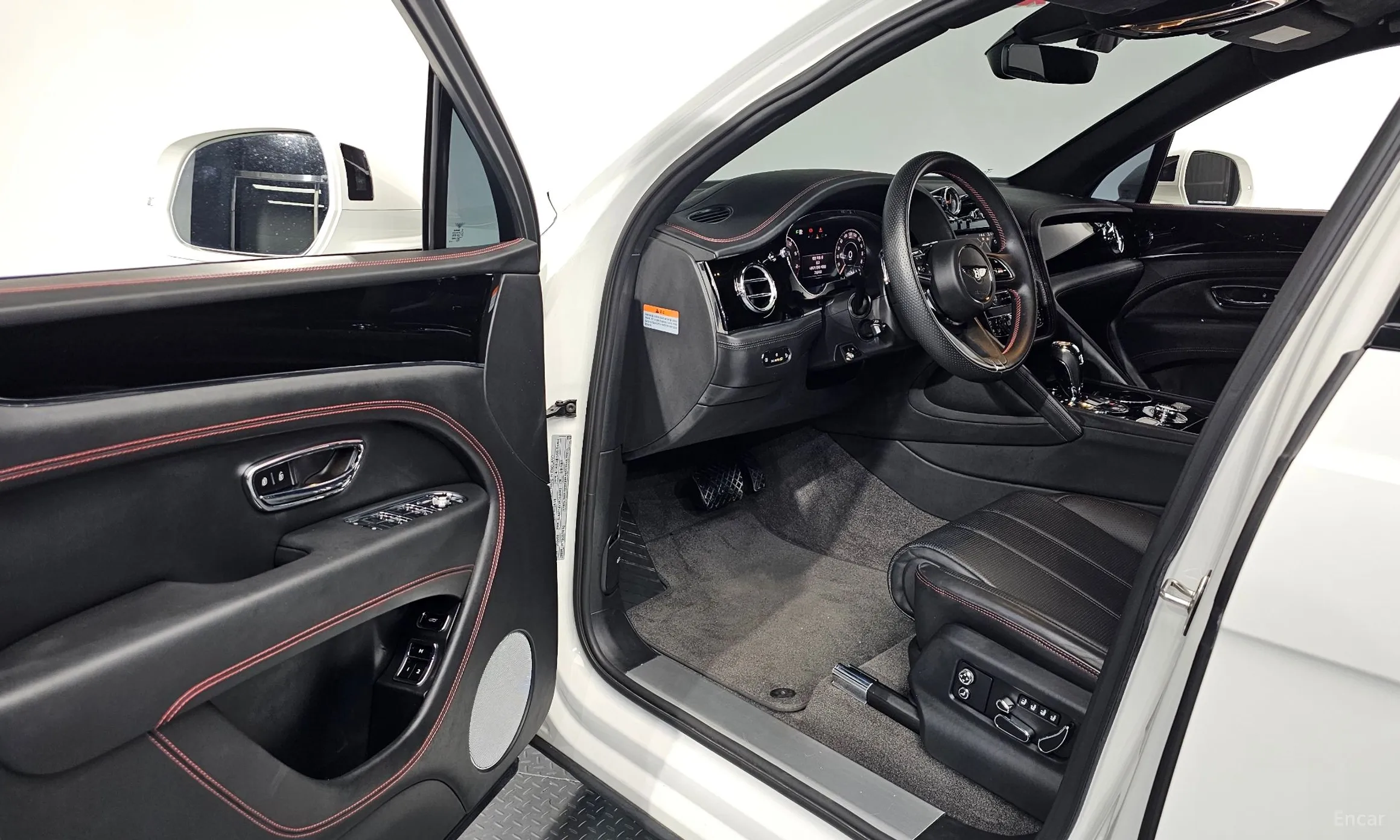 Bentley Bentayga превью 10