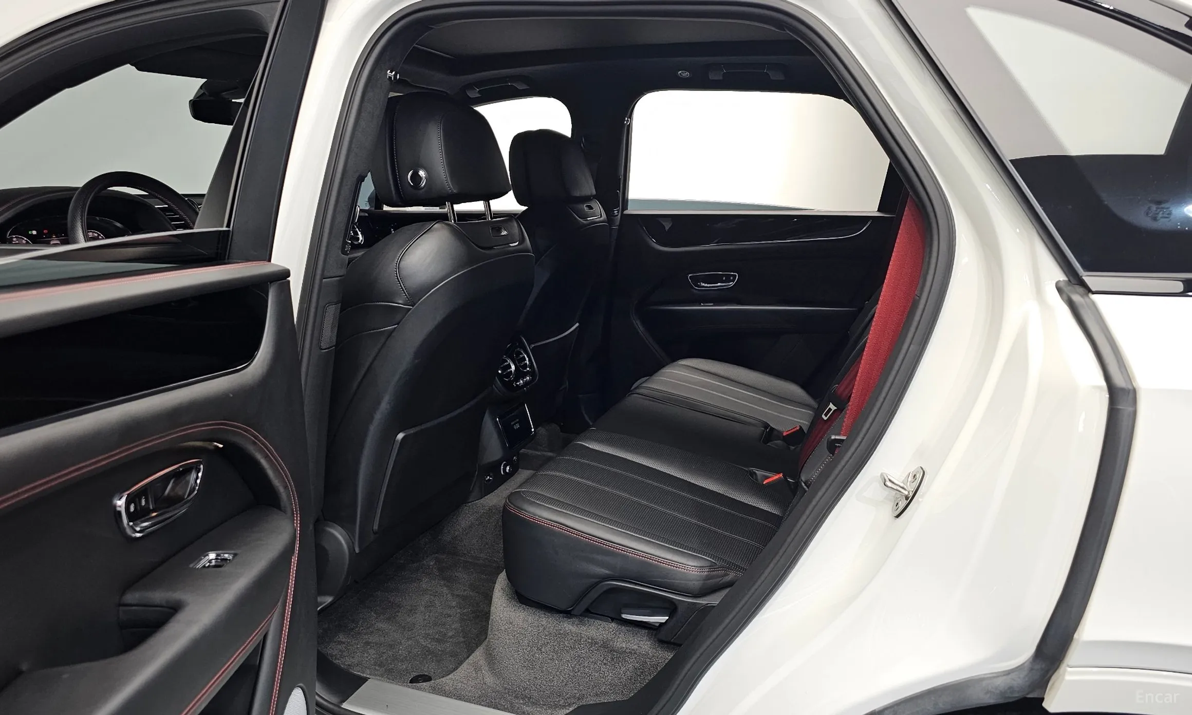 Bentley Bentayga превью 11
