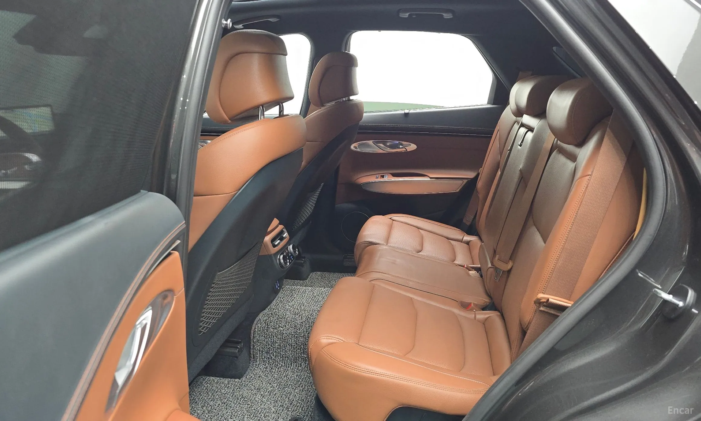 Genesis GV70 превью 12