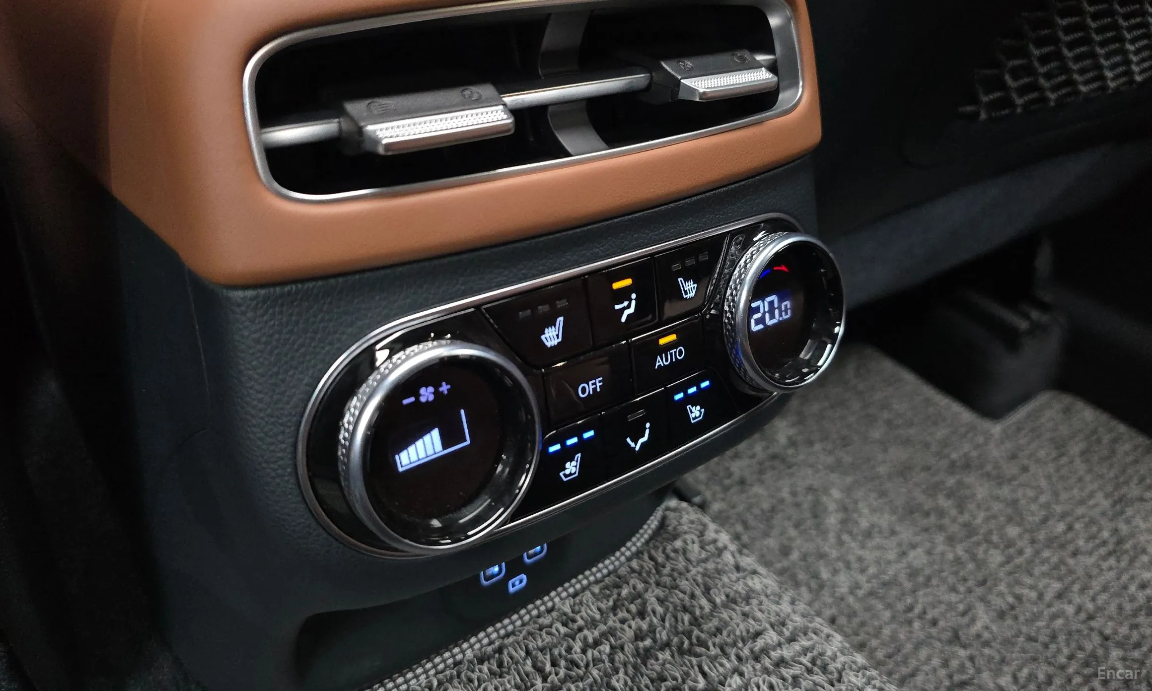Genesis GV70 превью 18