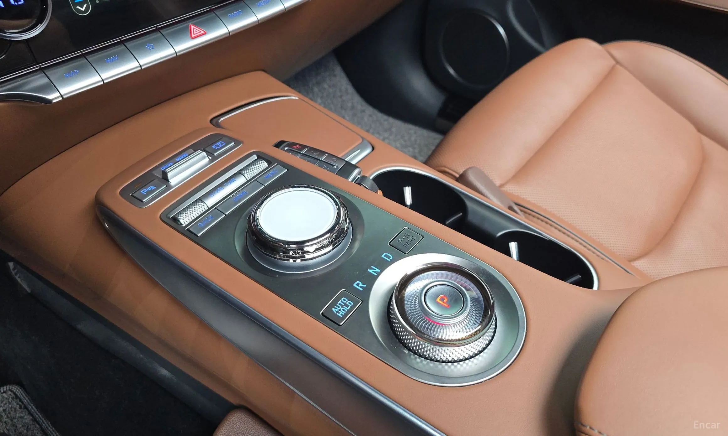 Genesis GV70 превью 9