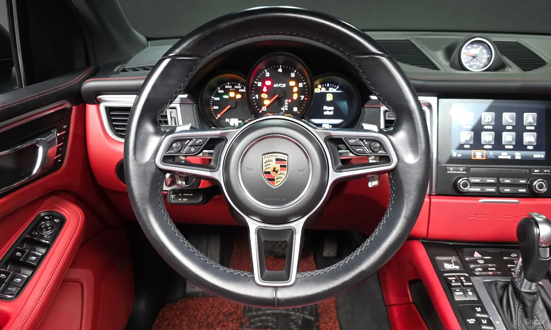 Porsche Macan превью 13