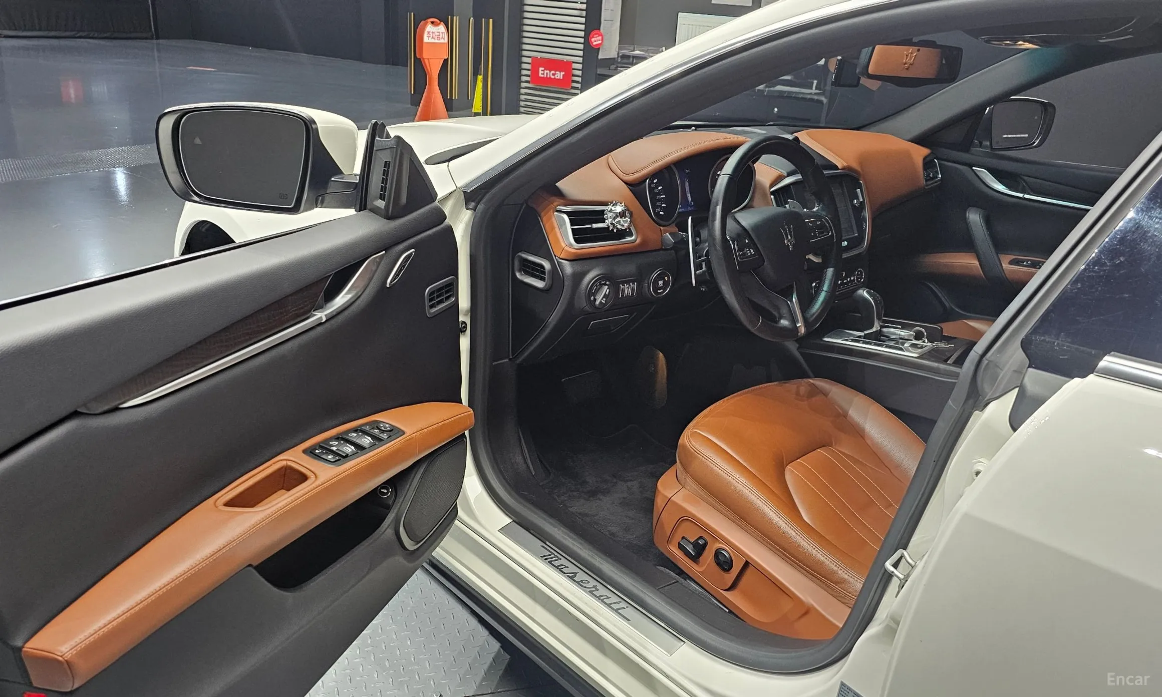 Maserati Ghibli превью 10