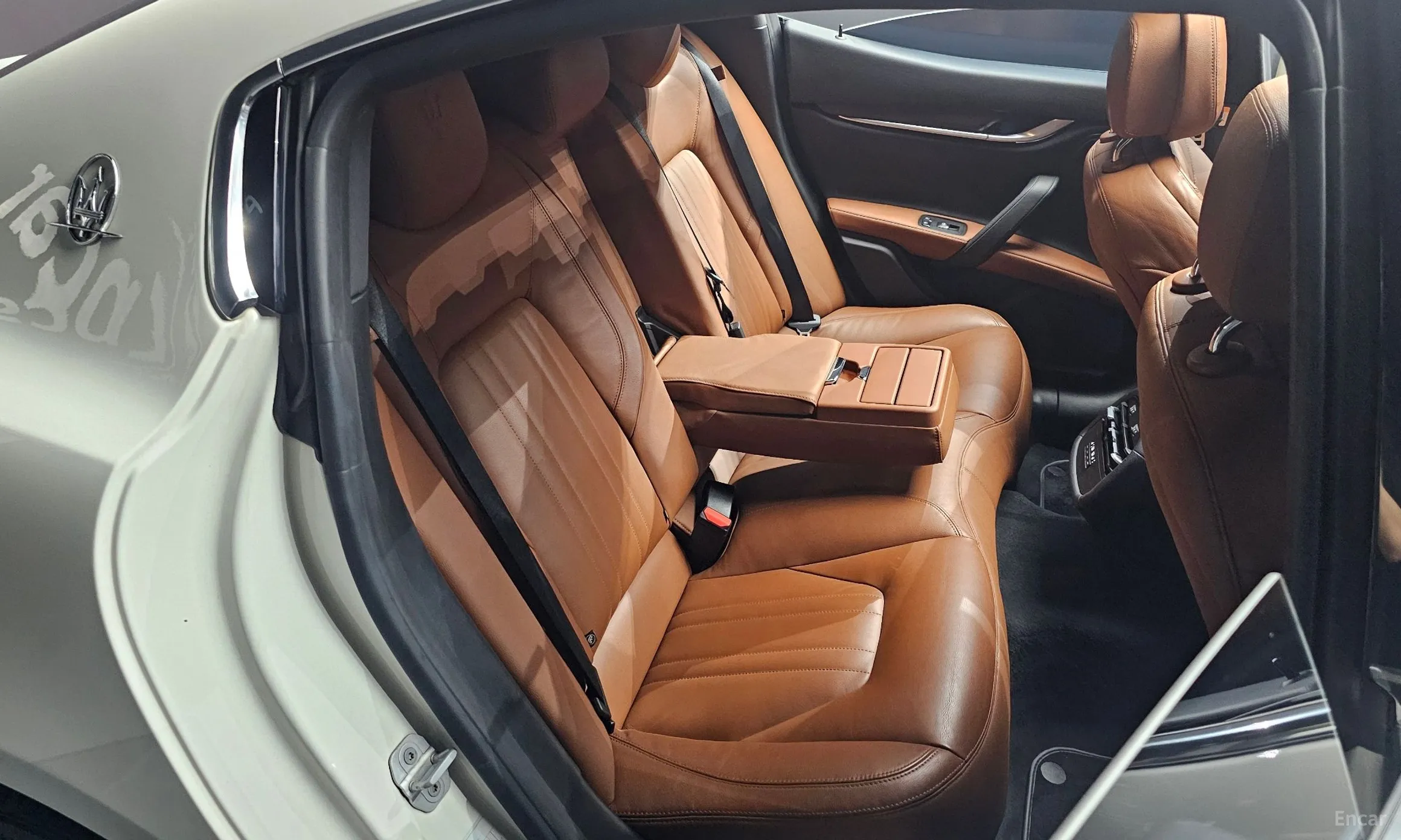Maserati Ghibli превью 11