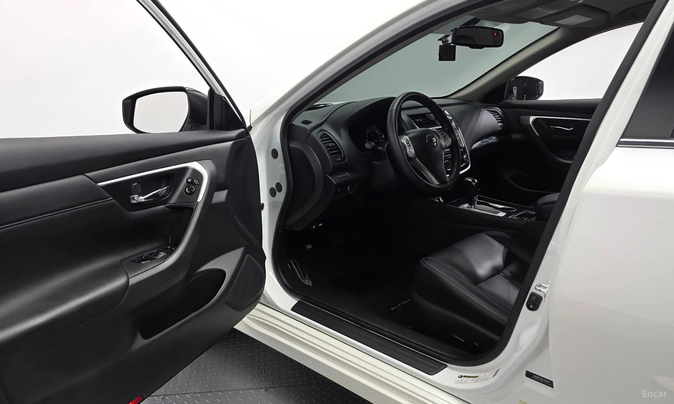 Nissan Altima превью 10