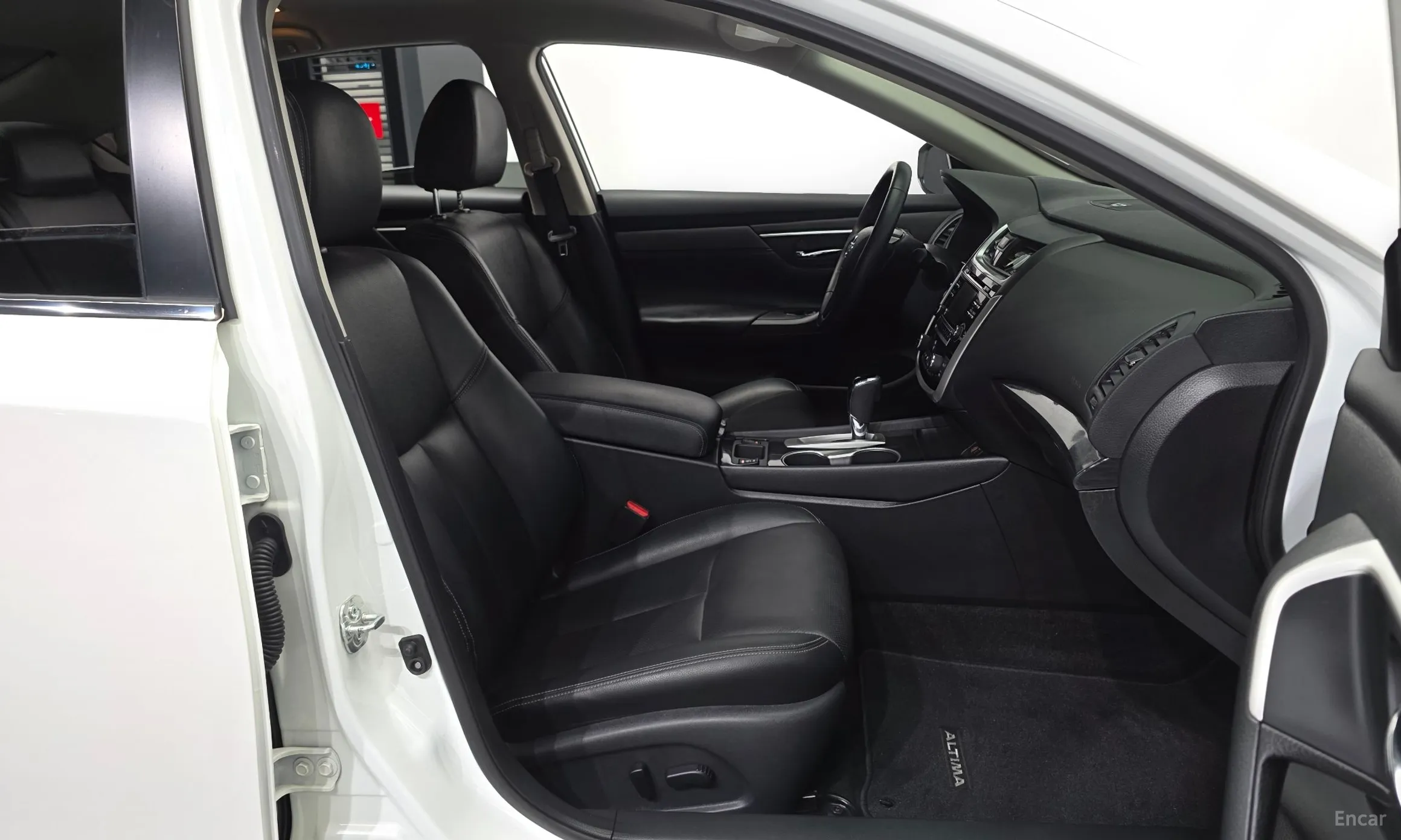 Nissan Altima превью 11