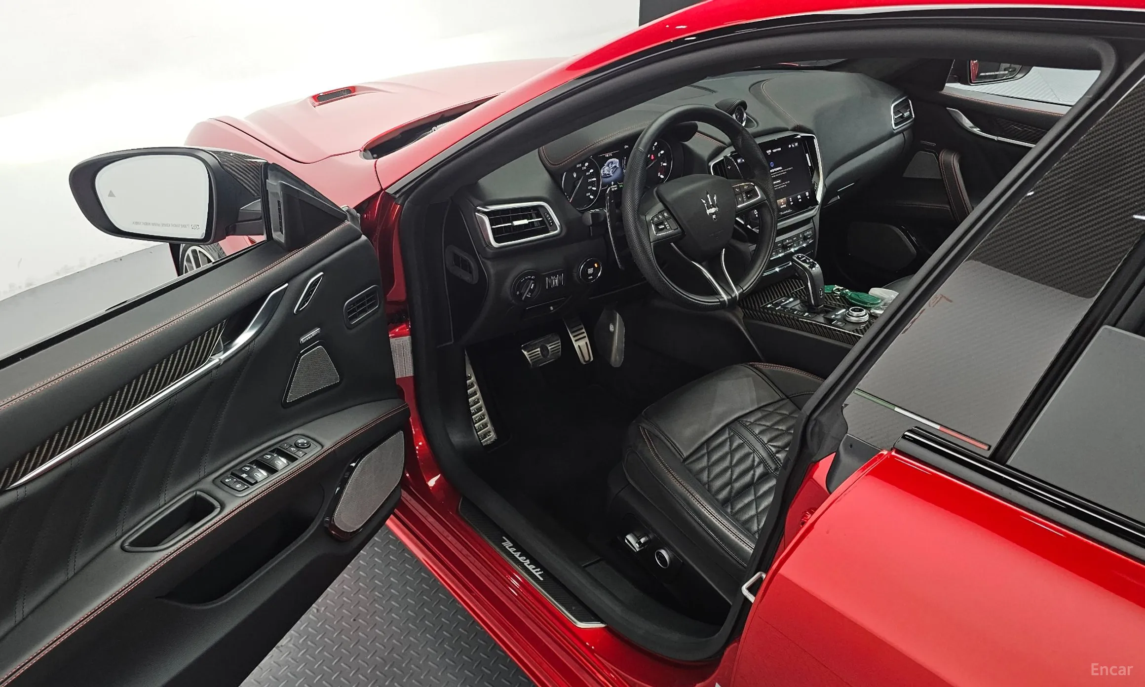 Maserati Ghibli превью 11