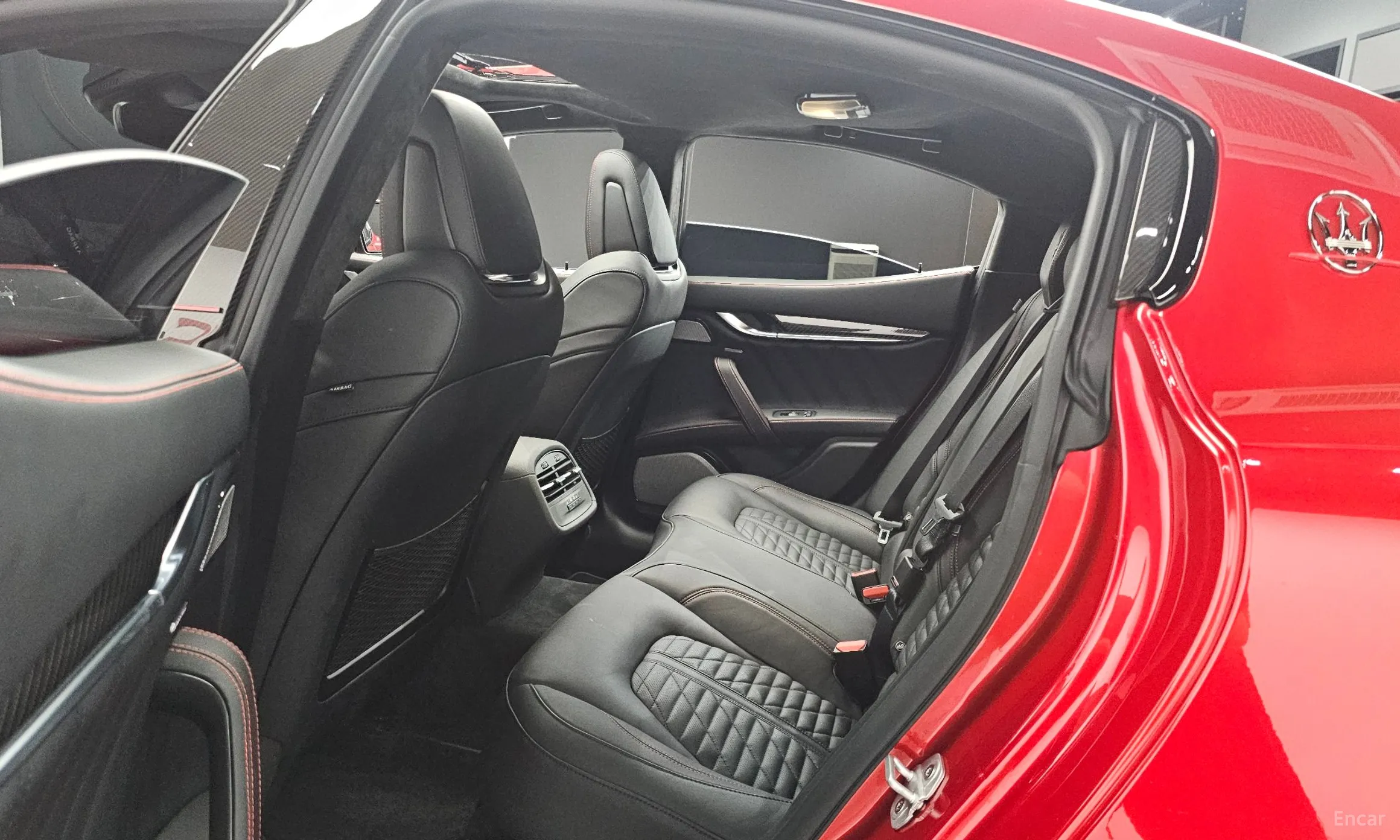 Maserati Ghibli превью 12