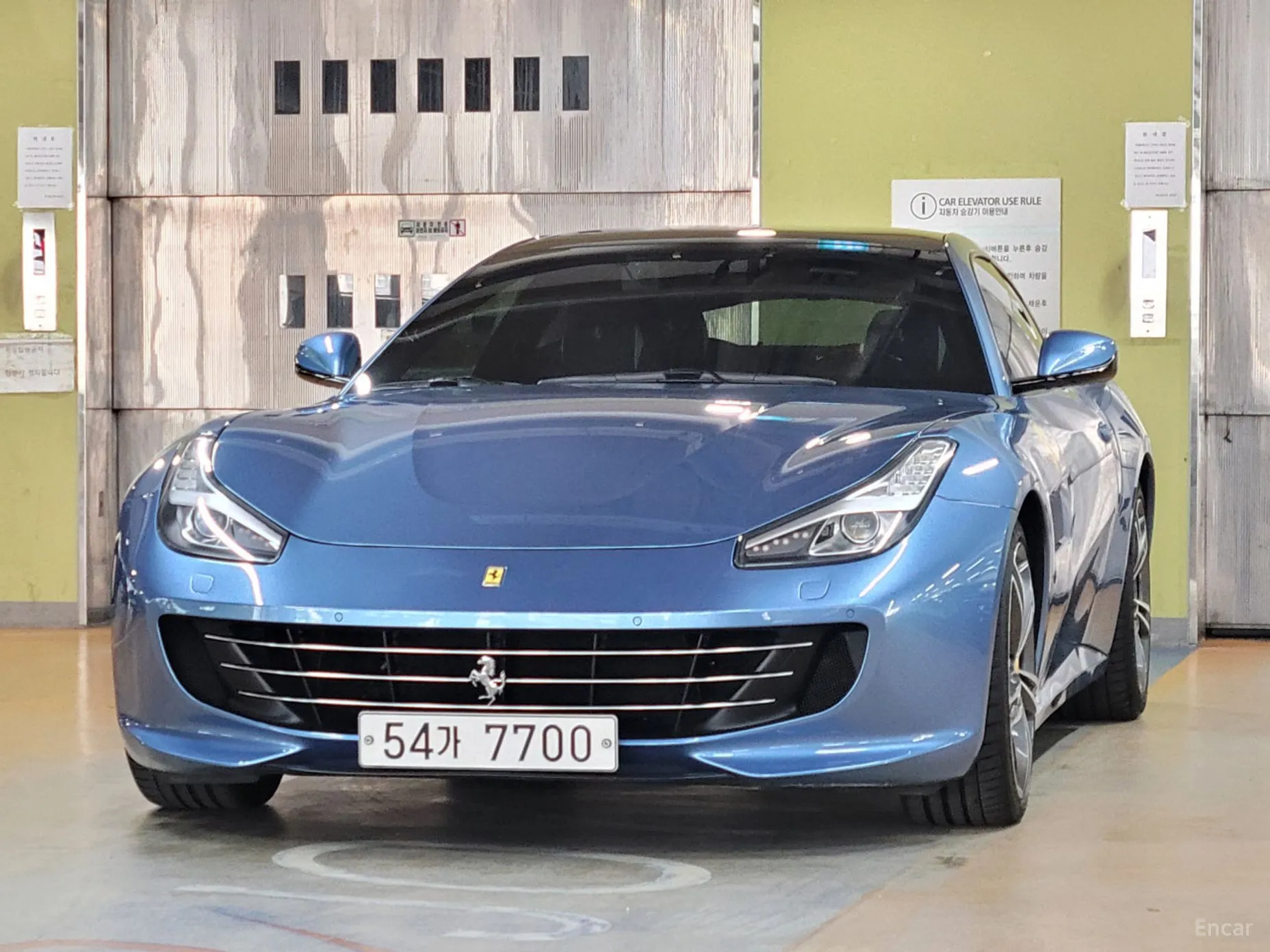 Ferrari GTC4 Rousseau