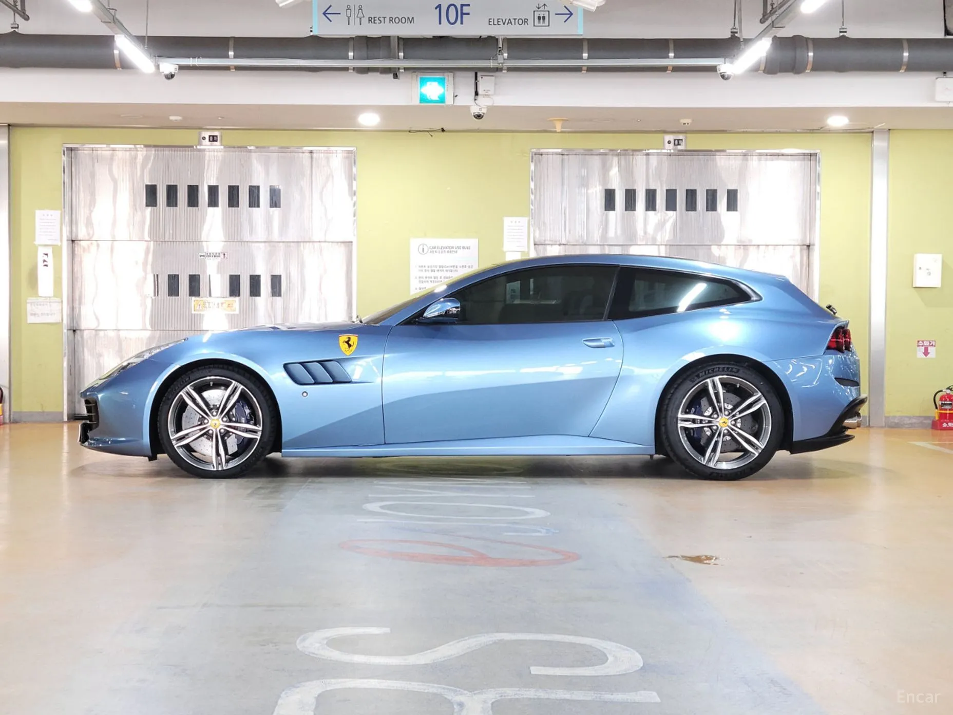 Ferrari GTC4 Rousseau