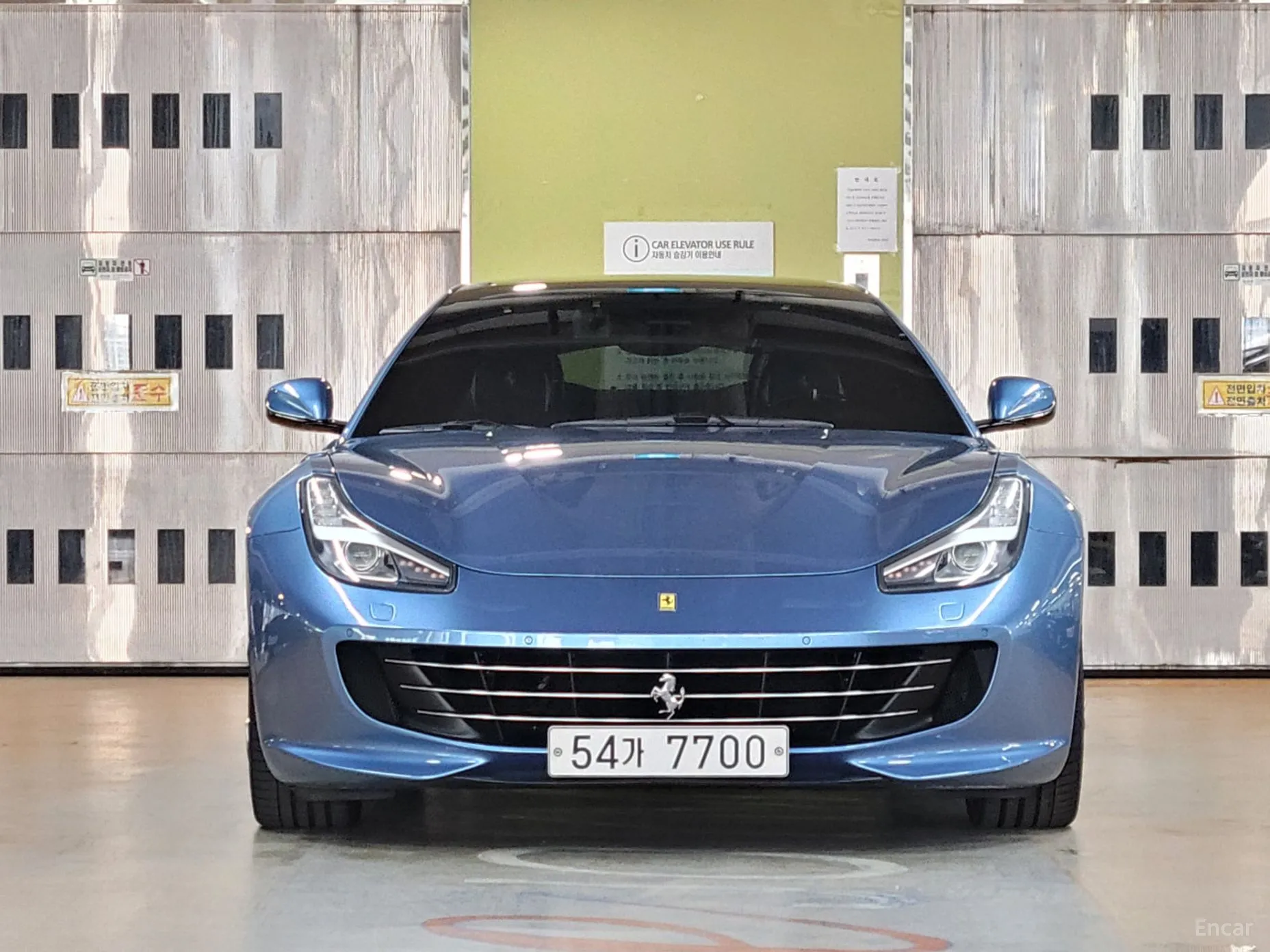 Ferrari GTC4 Rousseau превью 3