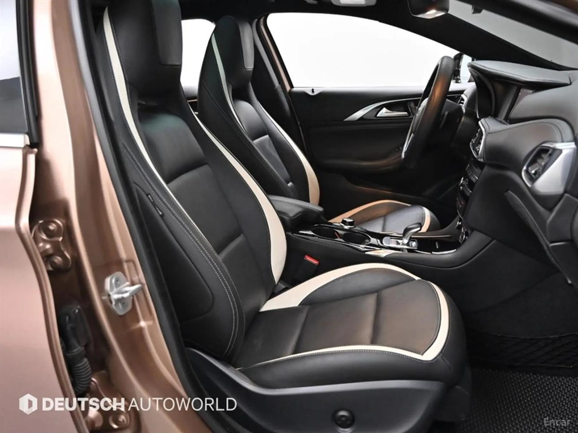 Infiniti Q30 превью 10