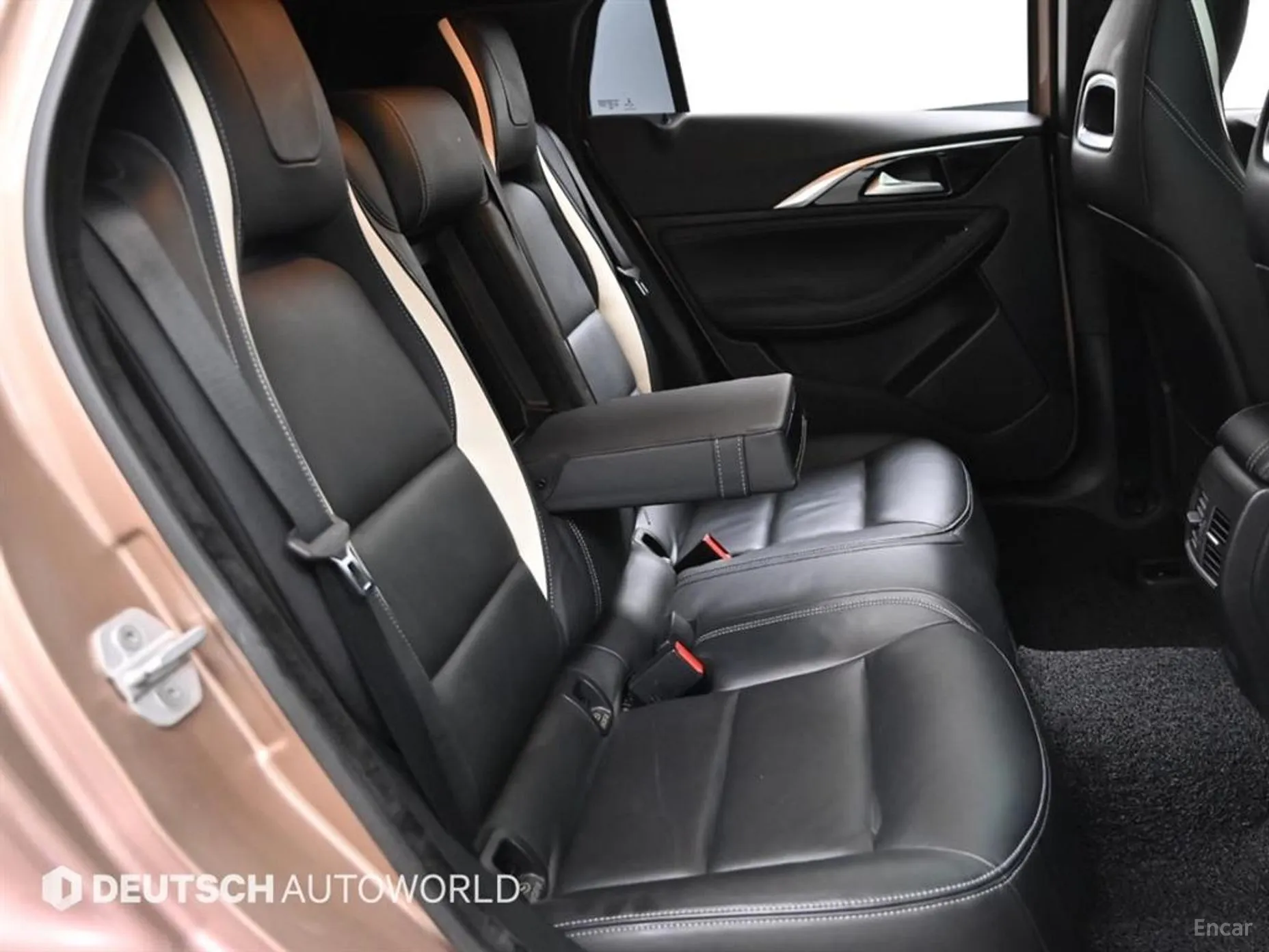Infiniti Q30 превью 12