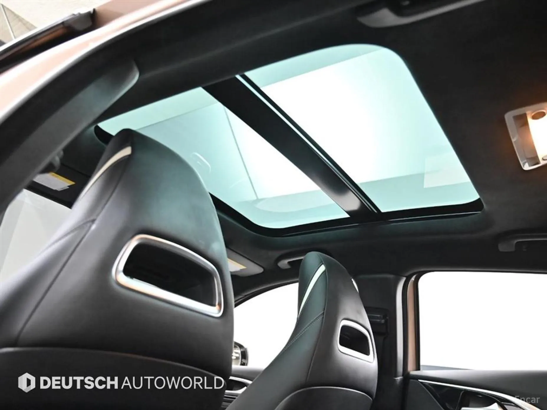 Infiniti Q30 превью 19