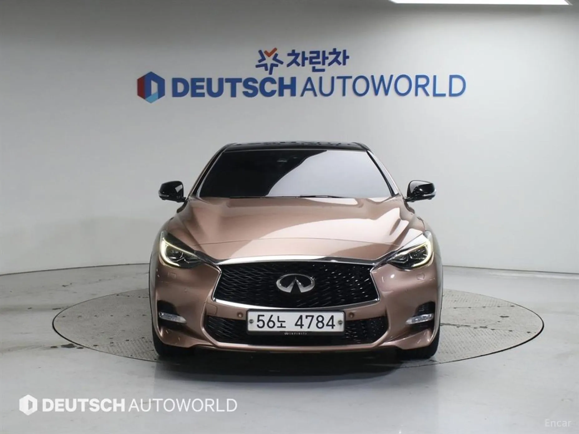 Infiniti Q30 превью 3
