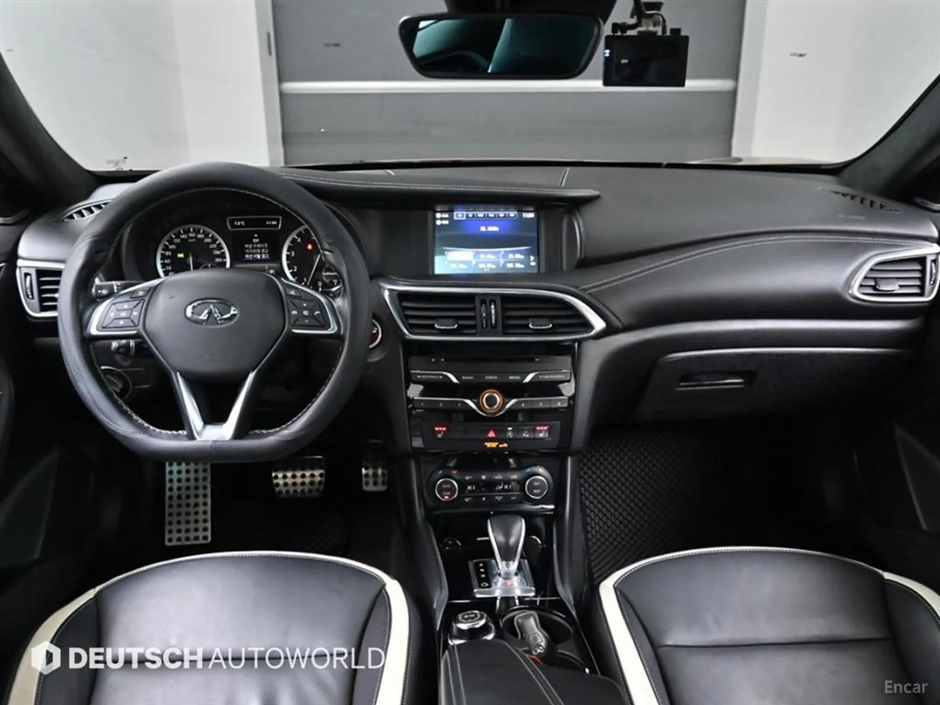 Infiniti Q30 превью 7
