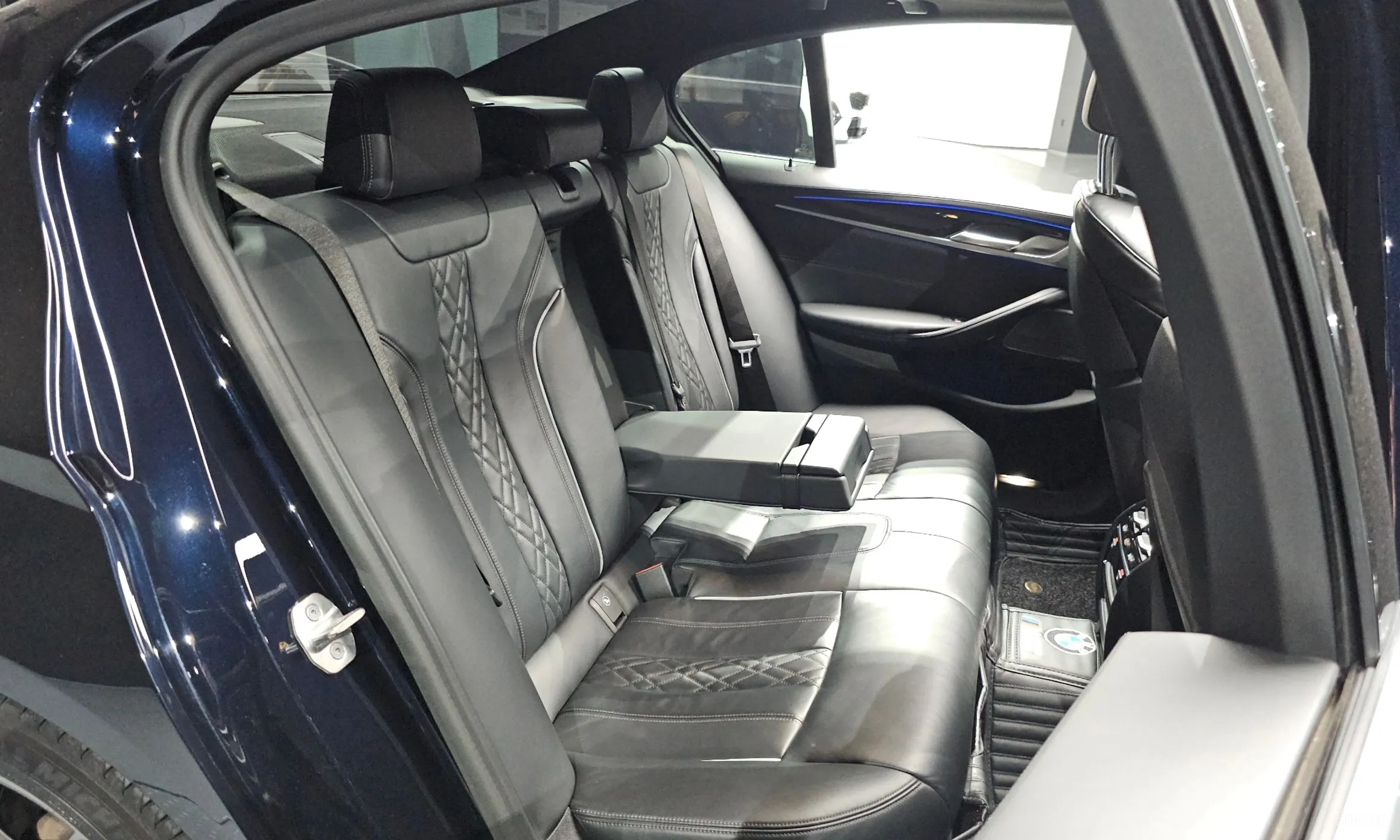 BMW 5 Series (G30) превью 11
